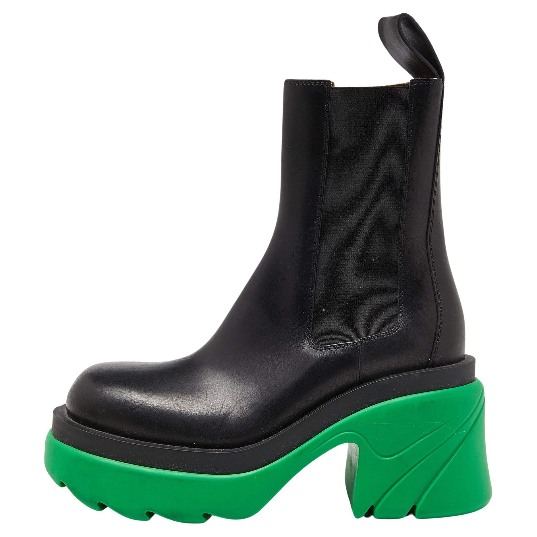 Bottega Veneta Black/Green Tire Chelsea Ankle Length Boots Size 37 For Sale