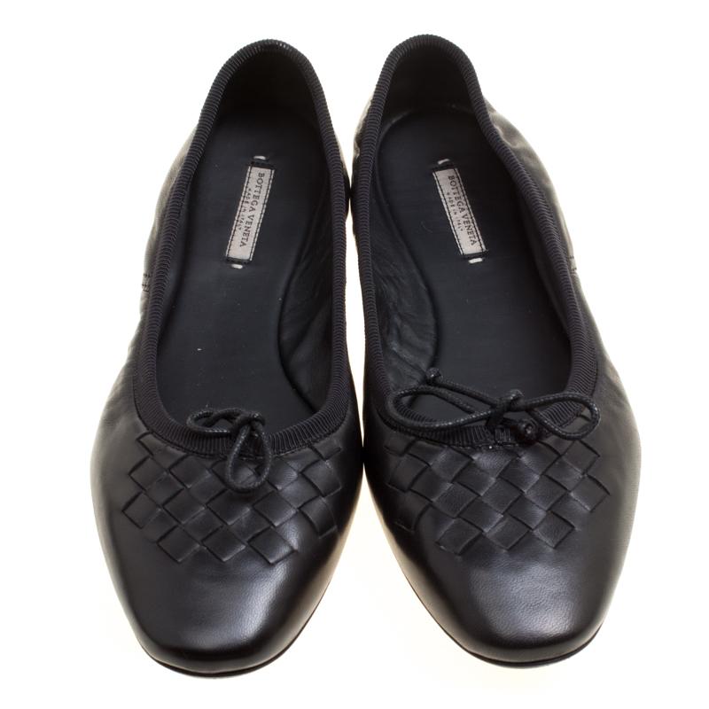 Bottega Veneta Black Intrecciato Detail Leather Bow Ballet Flats Size 36 In New Condition In Dubai, Al Qouz 2