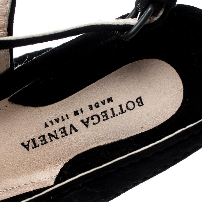 Bottega Veneta Black Intrecciato Espadrille Ankle Strap Wedge Sandals Size 40 In Good Condition In Dubai, Al Qouz 2