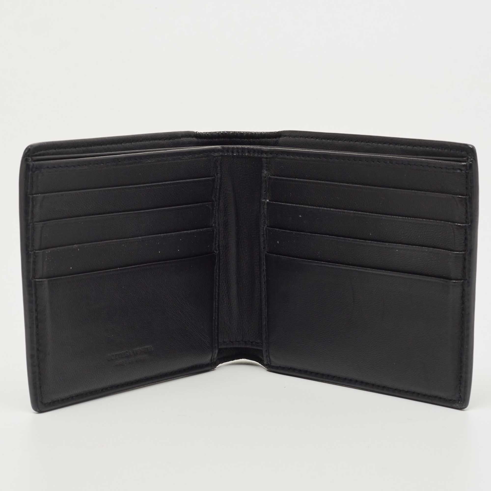 This wallet from Bottega Veneta brings along durability and functional style. It comes woven with expertise using leather and is equipped with multiple slots and compartments just so you can neatly carry your cards and cash.