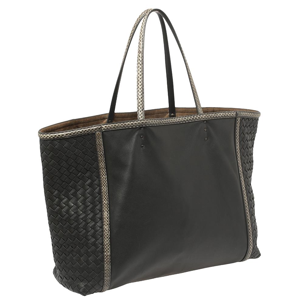 Bottega Veneta Black Intrecciato Leather and Ayers Trim Shopper Tote In Good Condition In Dubai, Al Qouz 2