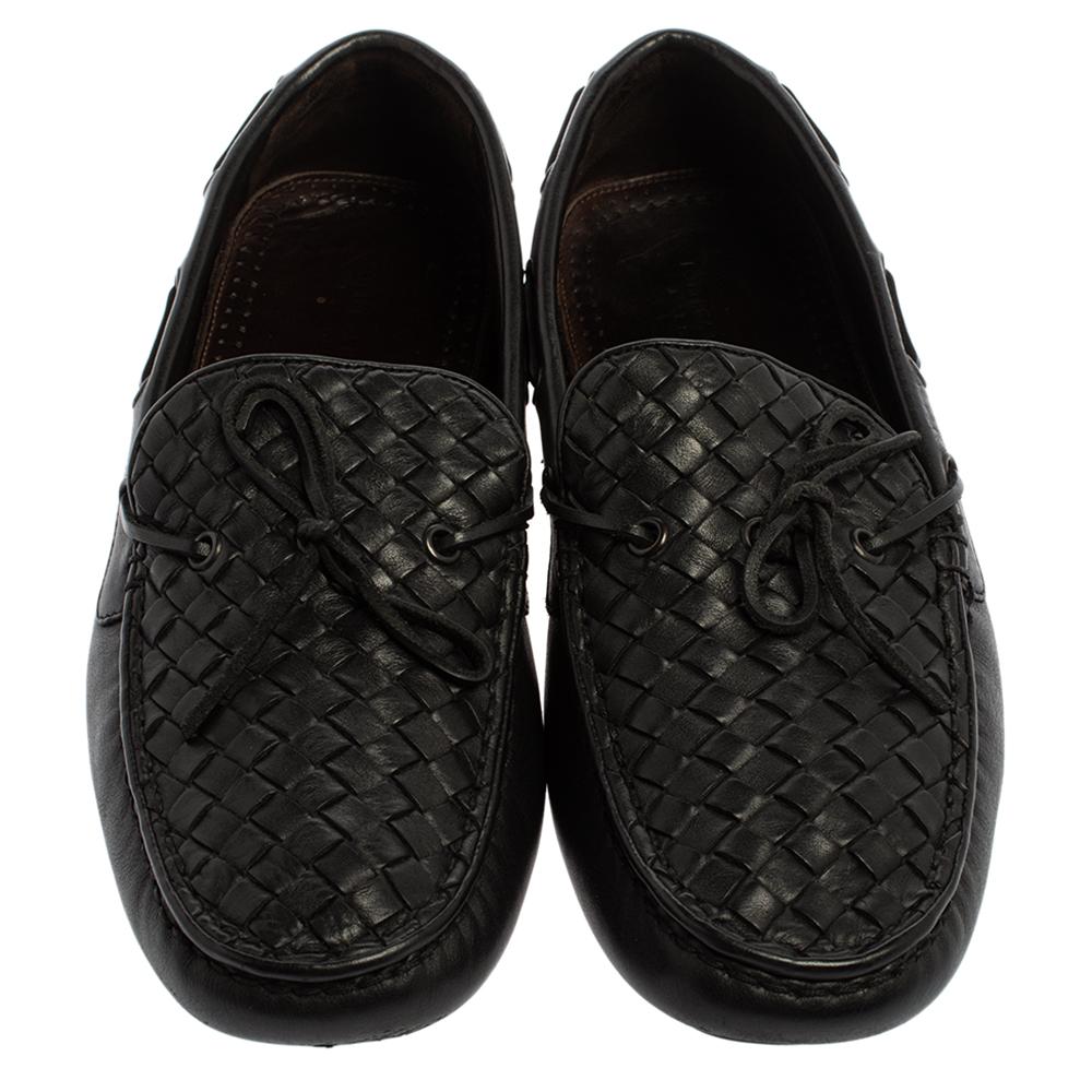 If you are on the lookout for a pair of snug shoes, this Bottega Veneta creation is the answer. Crafted from leather and designed into a lovely shape, this pair of loafers brings a blend of luxury and comfort. They feature bows on the Intrecciato