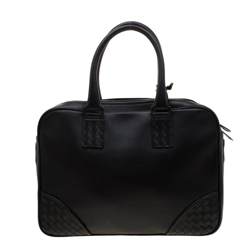 This Bottega Veneta briefcase brings such a fantastic shape that you're sure to look fashionable whenever you carry it. It has been crafted from black leather and designed with their signature Intrecciato touch, two handles, and a zipper to secure