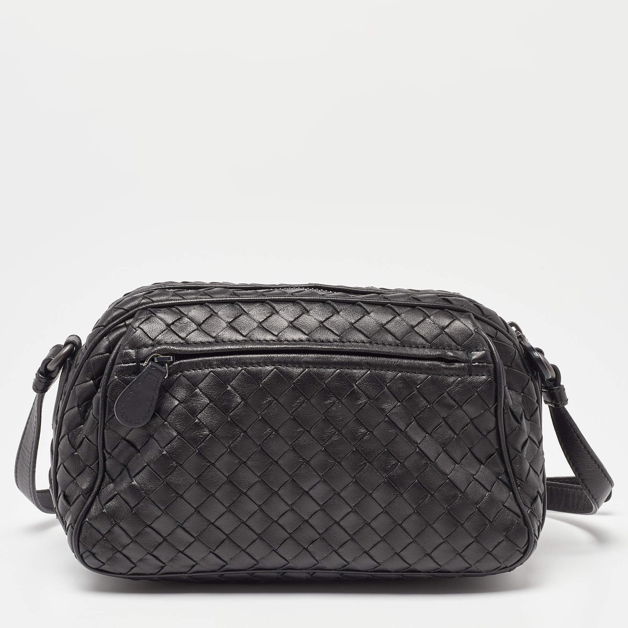 Bottega Veneta Black Intrecciato Leather Crossbody Bag In Good Condition In Dubai, Al Qouz 2