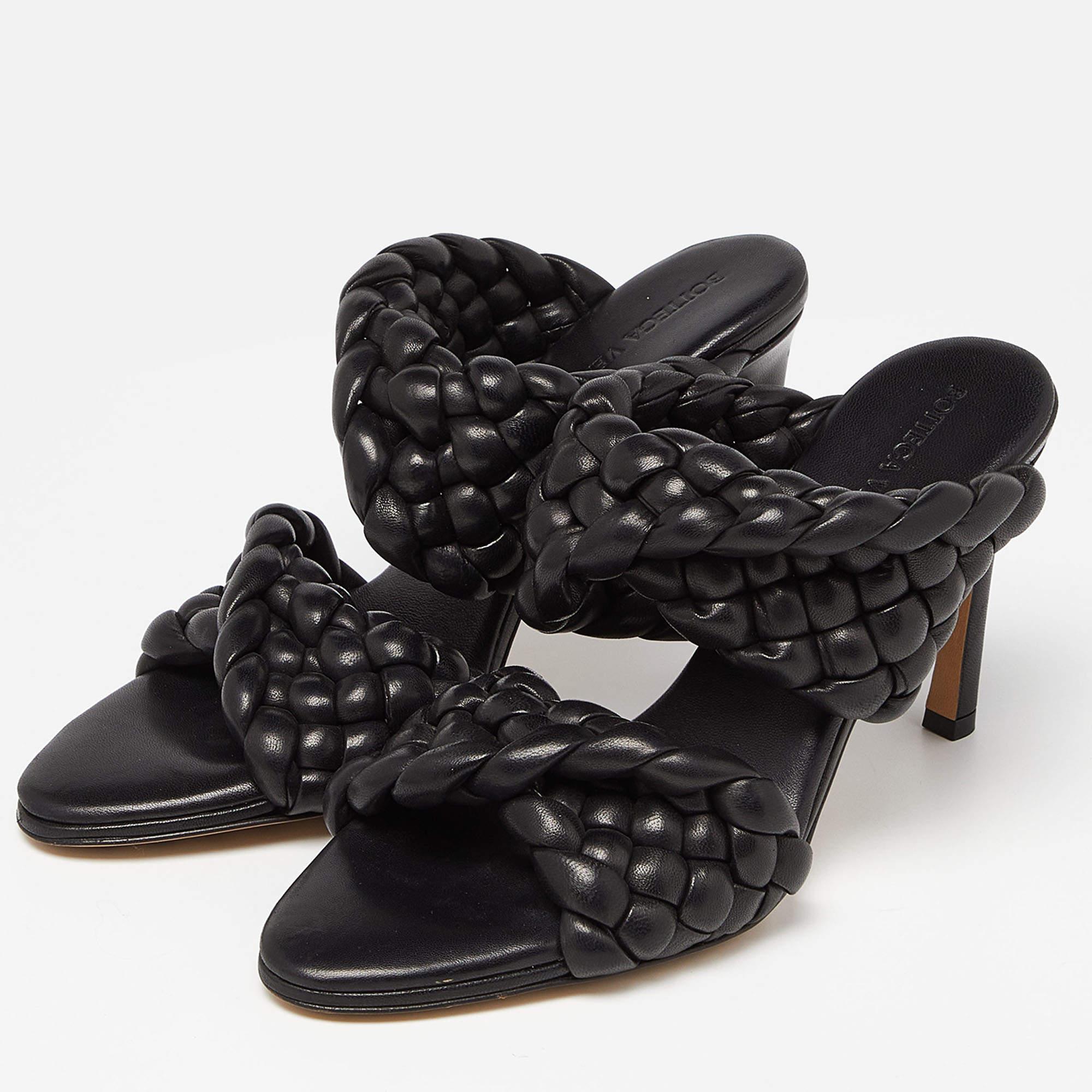 Bottega Veneta Black Intrecciato Leather Curve Slide Sandals Size 37 In Excellent Condition In Dubai, Al Qouz 2