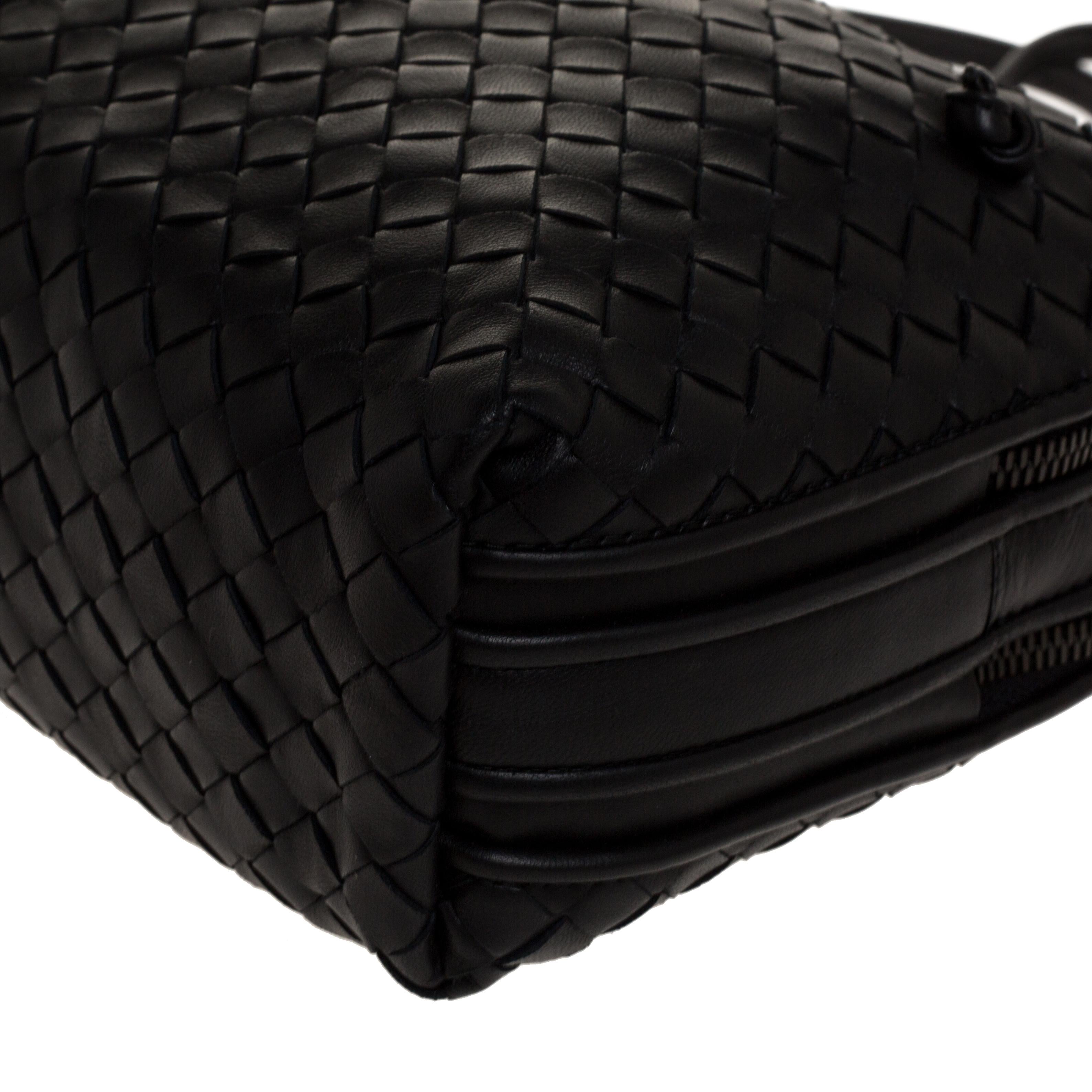 Bottega Veneta Black Intrecciato Leather Double Zip Nodini Crossbody Bag In Good Condition In Dubai, Al Qouz 2