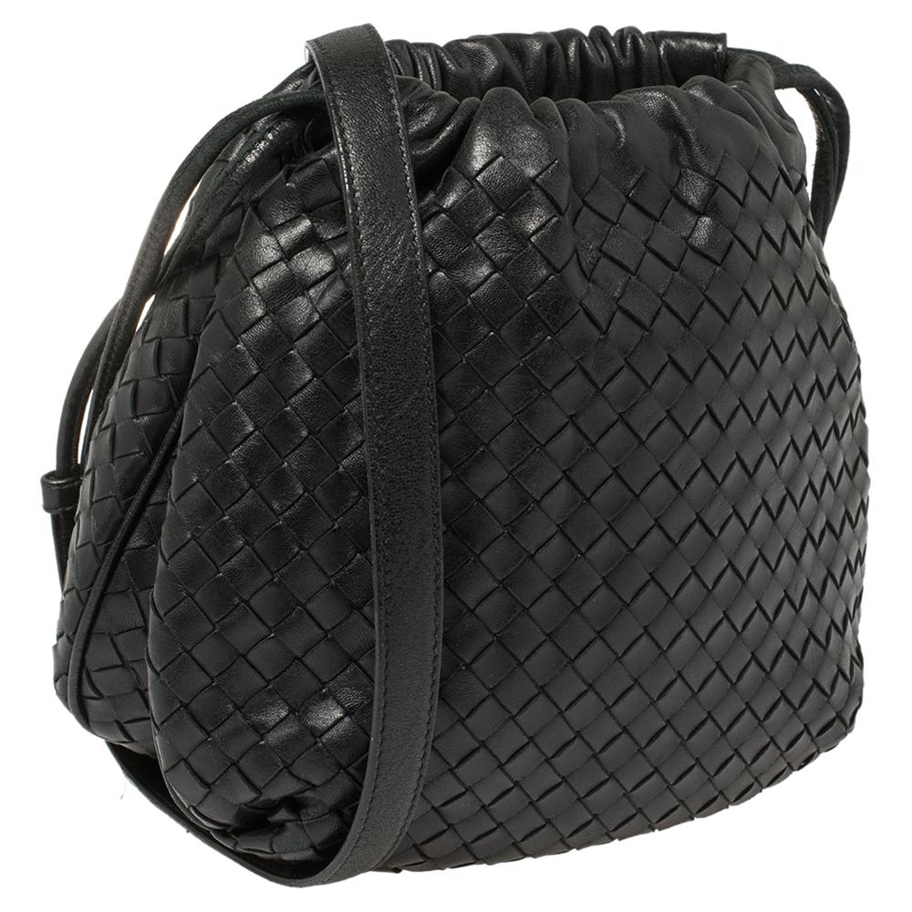 Bottega Veneta Black Intrecciato Leather Drawstring Shoulder Bag In Good Condition In Dubai, Al Qouz 2