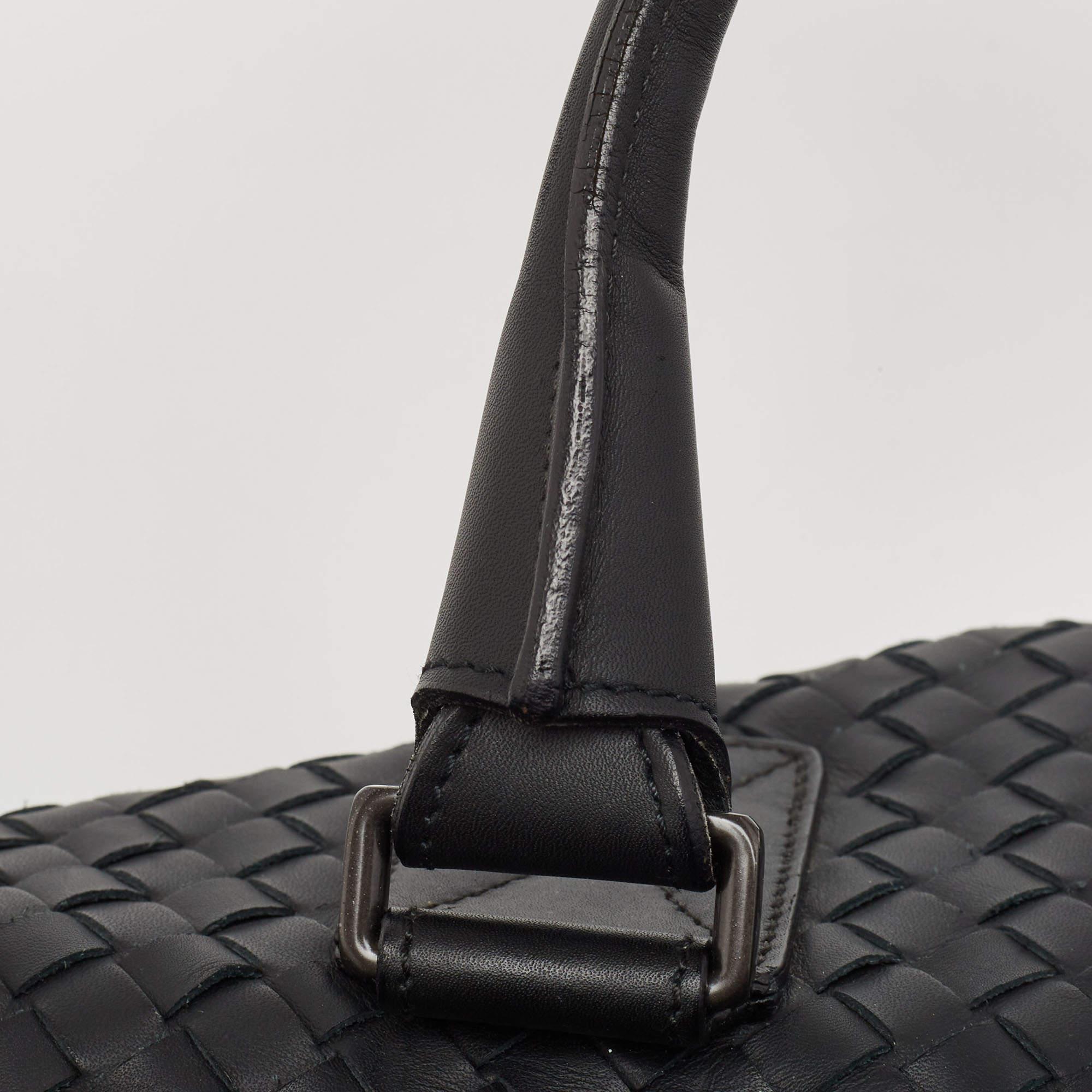 Bottega Veneta Black Intrecciato Leather Duffel Bag In Good Condition In Dubai, Al Qouz 2