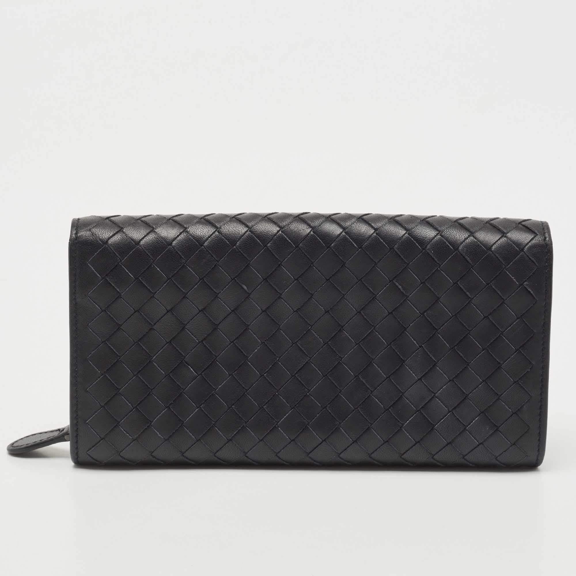 This Bvlgari continental wallet designed is a luxurious accessory that will prove to be super functional. It is made using durable materials on the exterior and unveils a well-organized interior.

Includes: Original Dustbag

