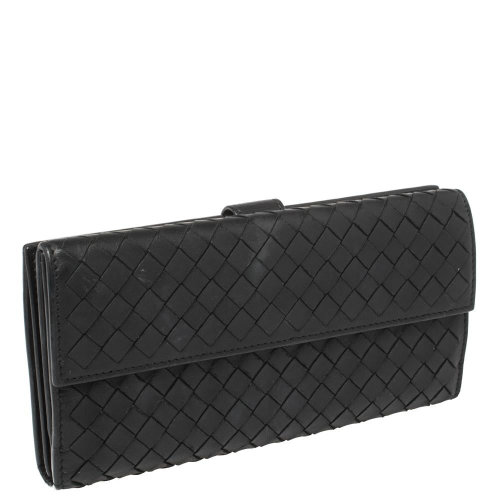 Bottega Veneta Black Intrecciato Leather Flap Continental Wallet In Good Condition In Dubai, Al Qouz 2