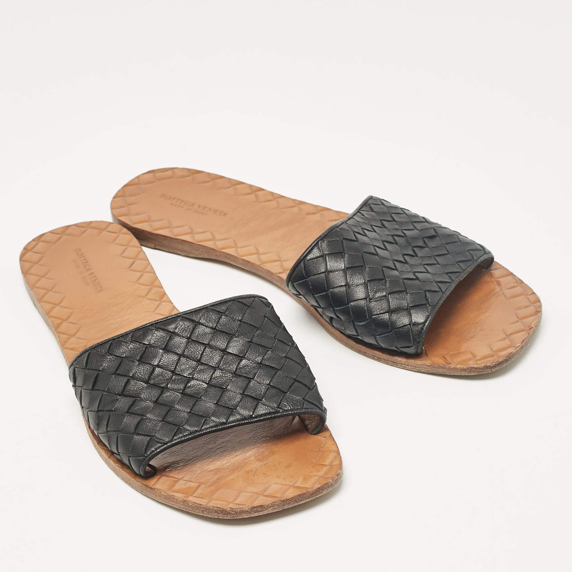 Women's Bottega Veneta Black Intrecciato Leather Flat Slides Size 40 For Sale