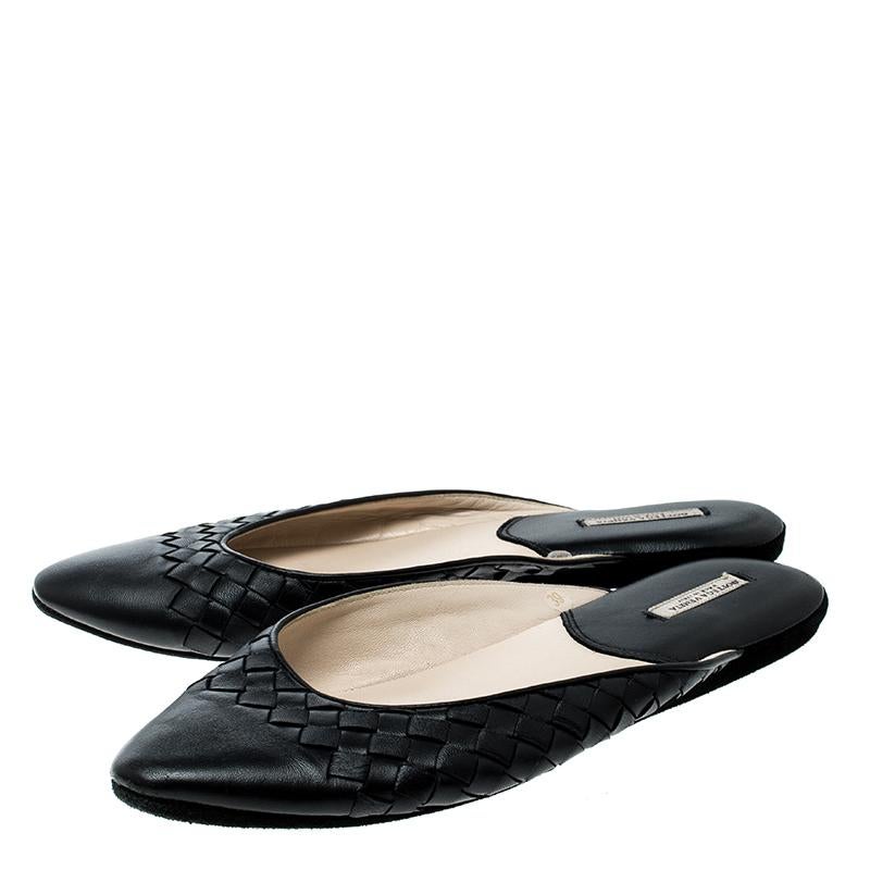 Bottega Veneta Black Intrecciato Leather Flat Slippers Size 39 In Good Condition In Dubai, Al Qouz 2