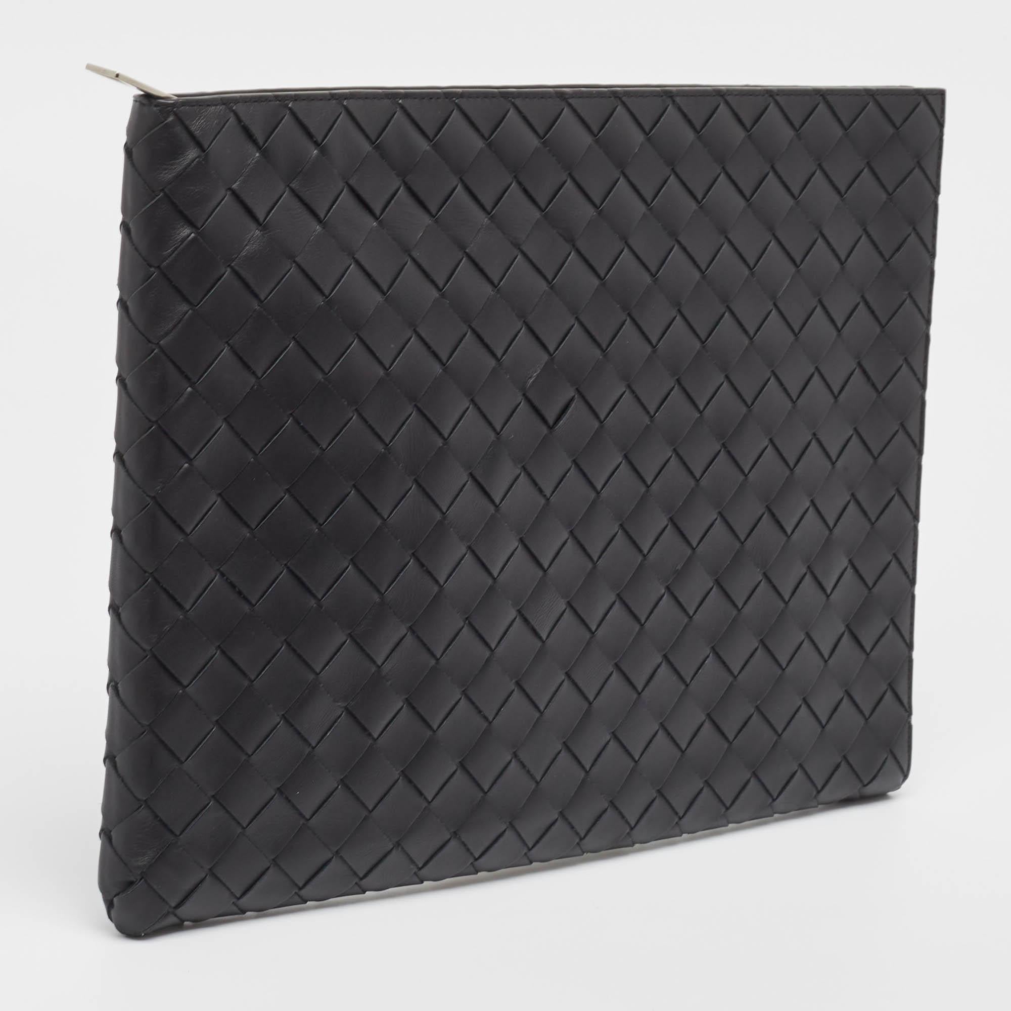 Men's Bottega Veneta Black Intrecciato Leather Half Zip Pouch For Sale