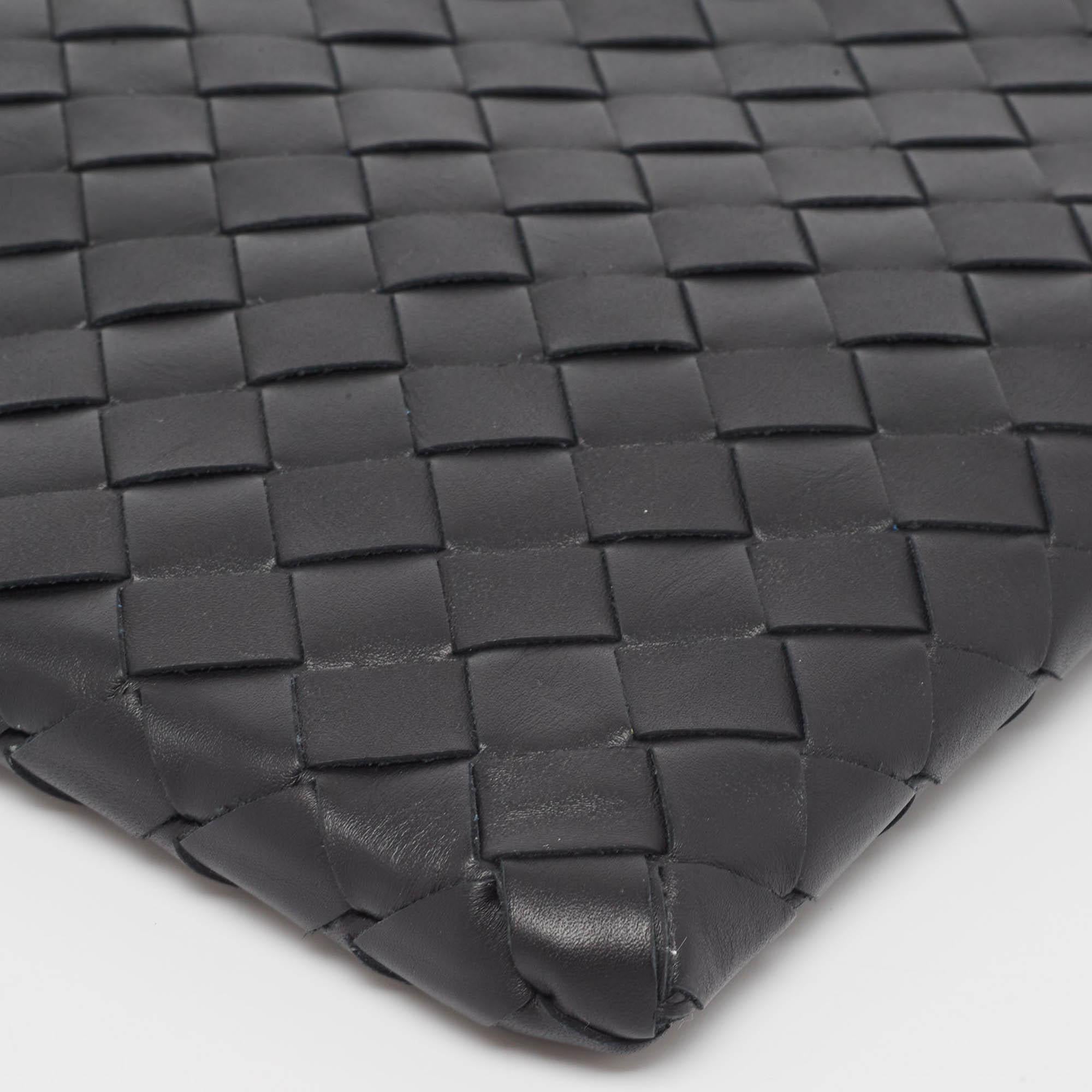 Bottega Veneta Black Intrecciato Leather Half Zip Pouch For Sale 2