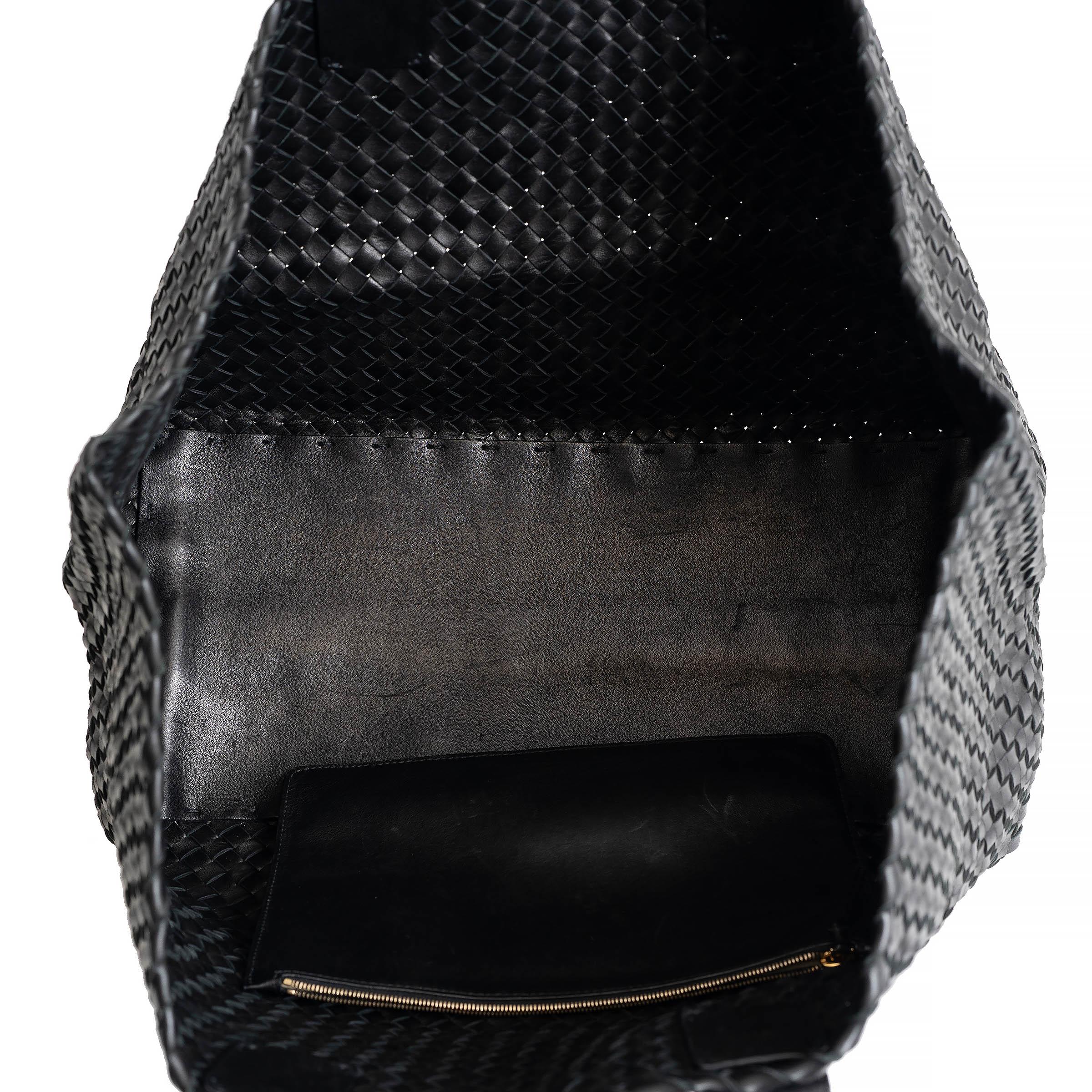 BOTTEGA VENETA noir Intrecciato cuir LARGE CABAT Tote Bag Pour femmes en vente