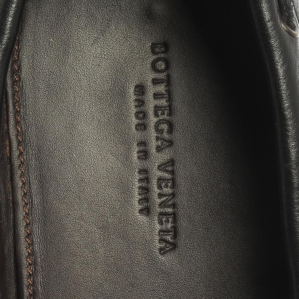 Bottega Veneta Black Intrecciato Leather Loafers Size 42 In Good Condition For Sale In Dubai, Al Qouz 2