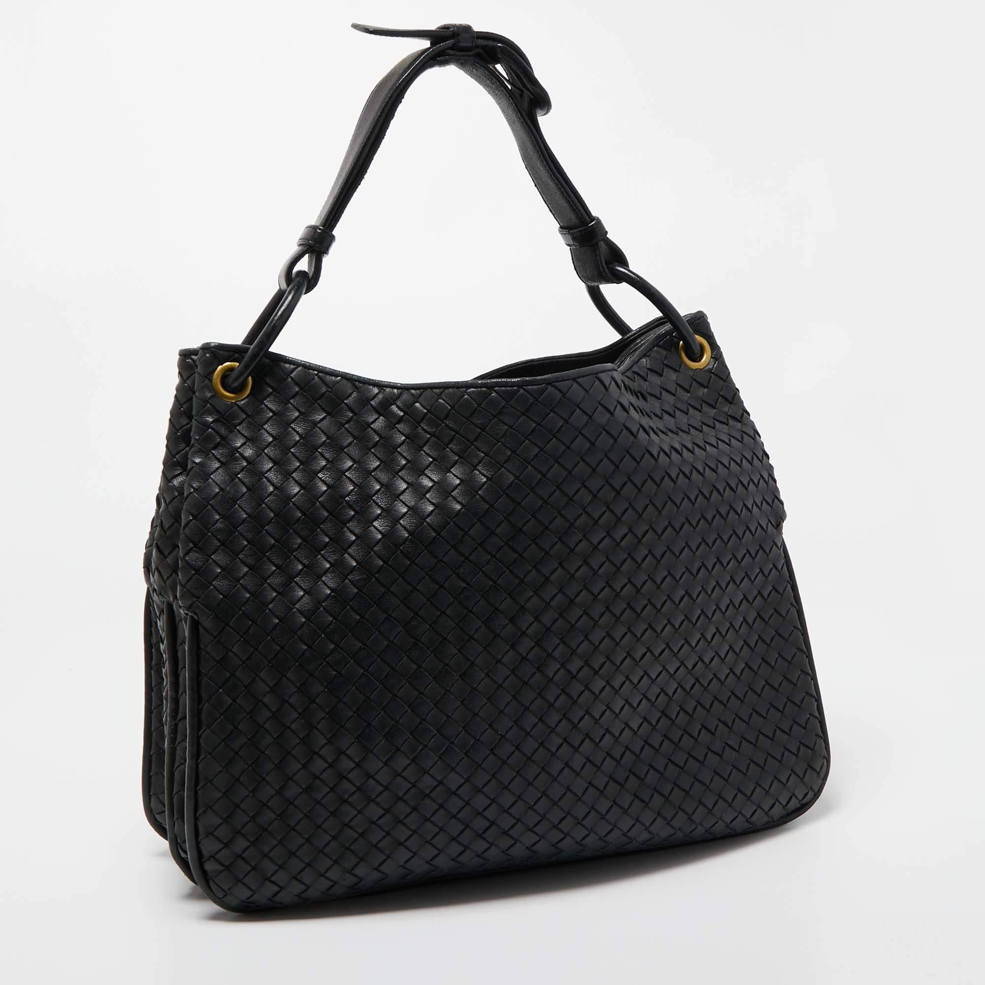 Bottega Veneta Black Intrecciato Leather Loop Bag In Good Condition In Dubai, Al Qouz 2