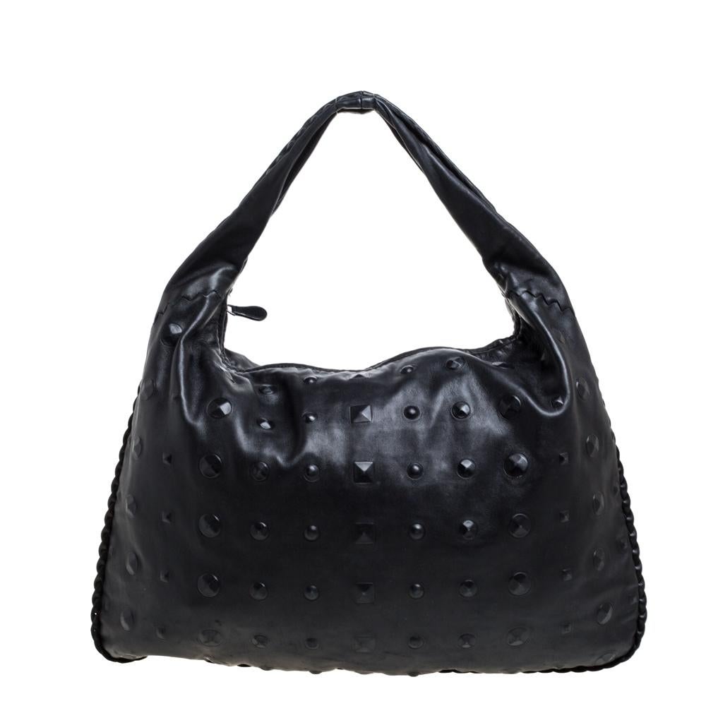 Classic, sophisticated and luxurious, Bottega Veneta's hobo bag epitomizes everything we love about the Italian label. This spacious design is expertly crafted from supple black leather featuring tonal studs all over and braided trims. The zipper