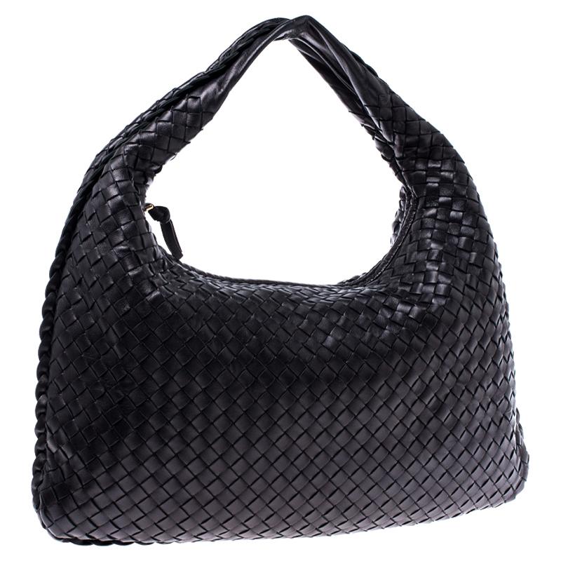 Bottega Veneta Black Intrecciato Leather Medium Veneta Hobo In Good Condition For Sale In Dubai, Al Qouz 2