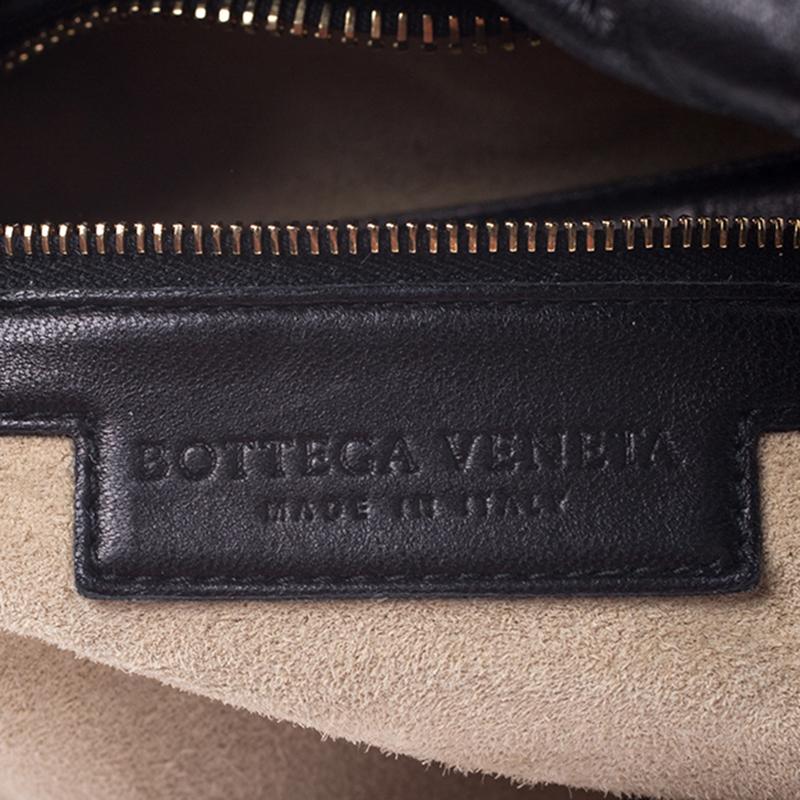 Bottega Veneta Black Intrecciato Leather Medium Veneta Hobo For Sale 2