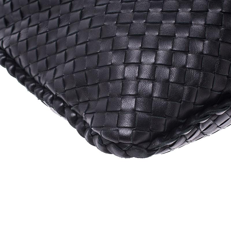 Bottega Veneta Black Intrecciato Leather Medium Veneta Hobo For Sale 4