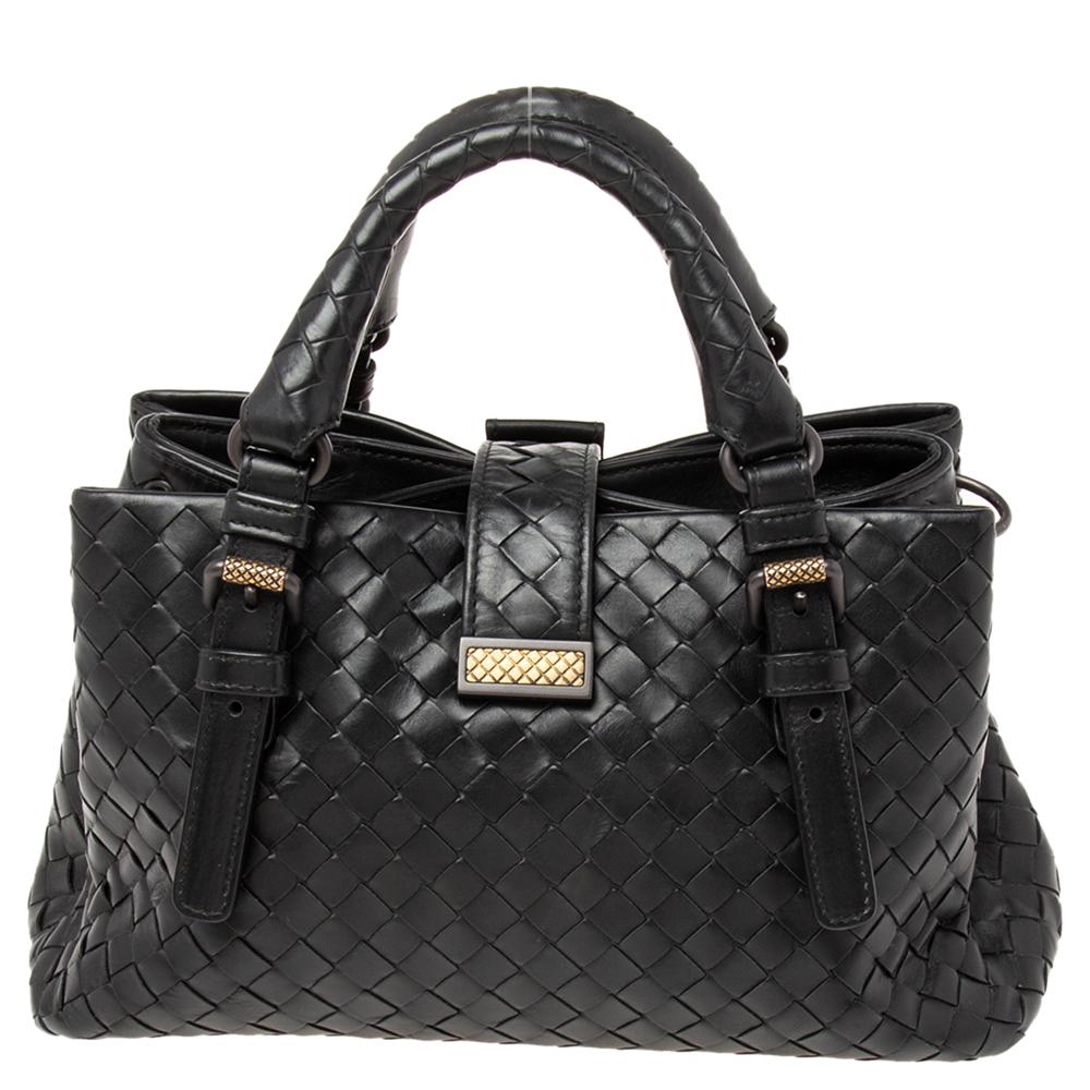 This Bottega Veneta tote is a creation that brings joy to one's sight! It has been beautifully crafted from leather and designed in their signature Intrecciato pattern while being held by two top handles. The bag is also equipped with a flap push