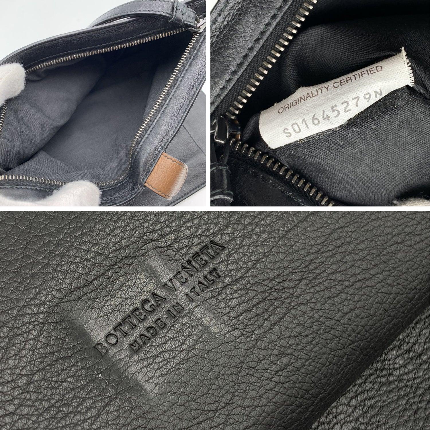 Bottega Veneta Black Intrecciato Leather Multifuctional Clutch Bag In Excellent Condition For Sale In Rome, Rome