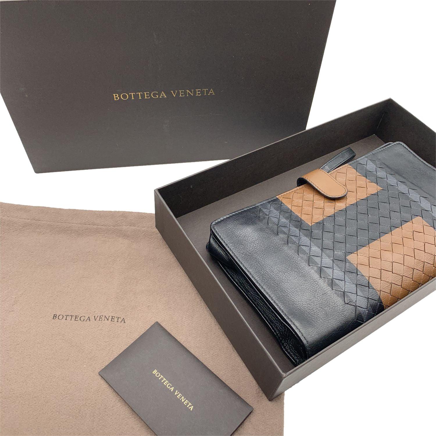 Bottega Veneta Black Intrecciato Leather Multifuctional Clutch Bag For Sale 2