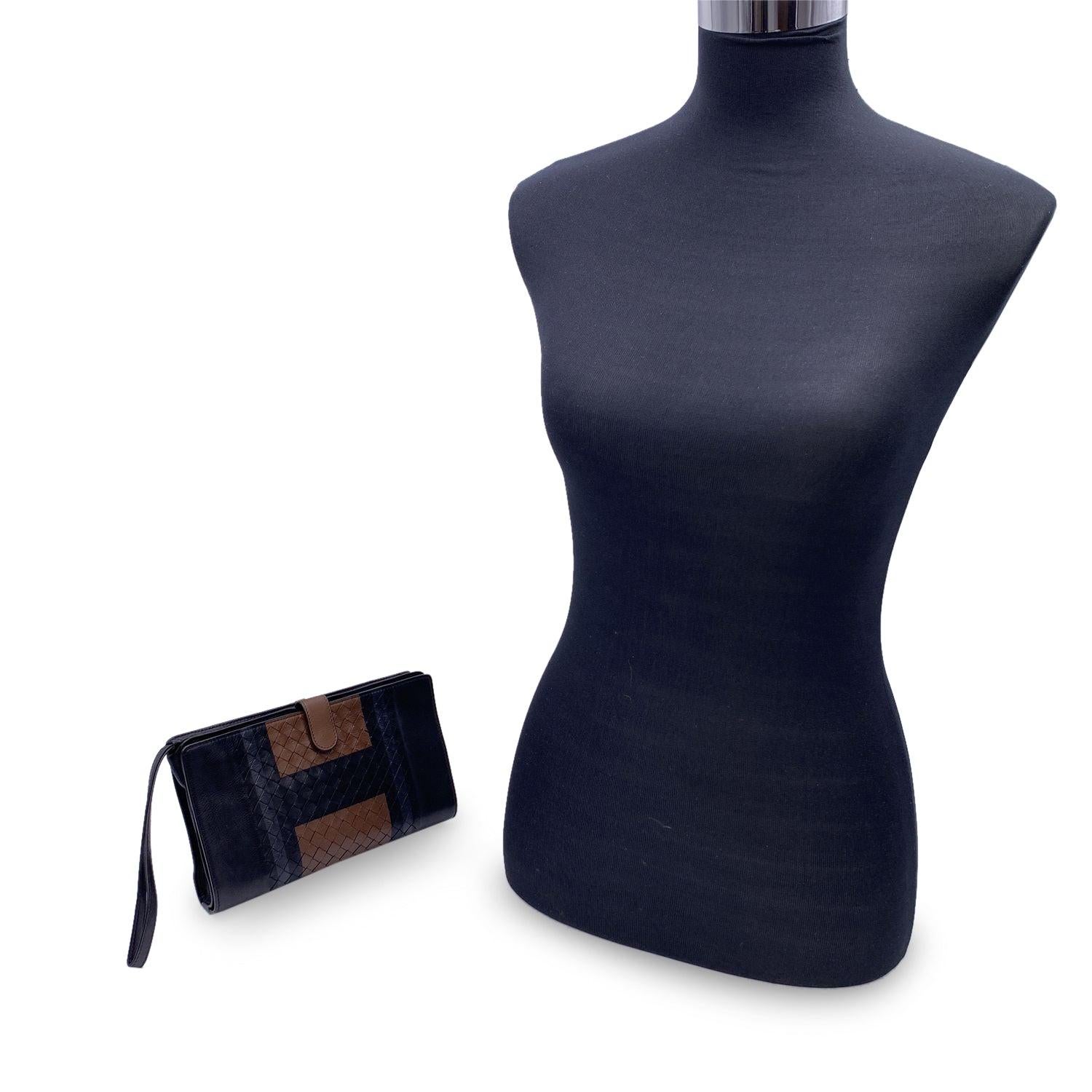 Bottega Veneta Black Intrecciato Leather Multifuctional Clutch Bag For Sale 3