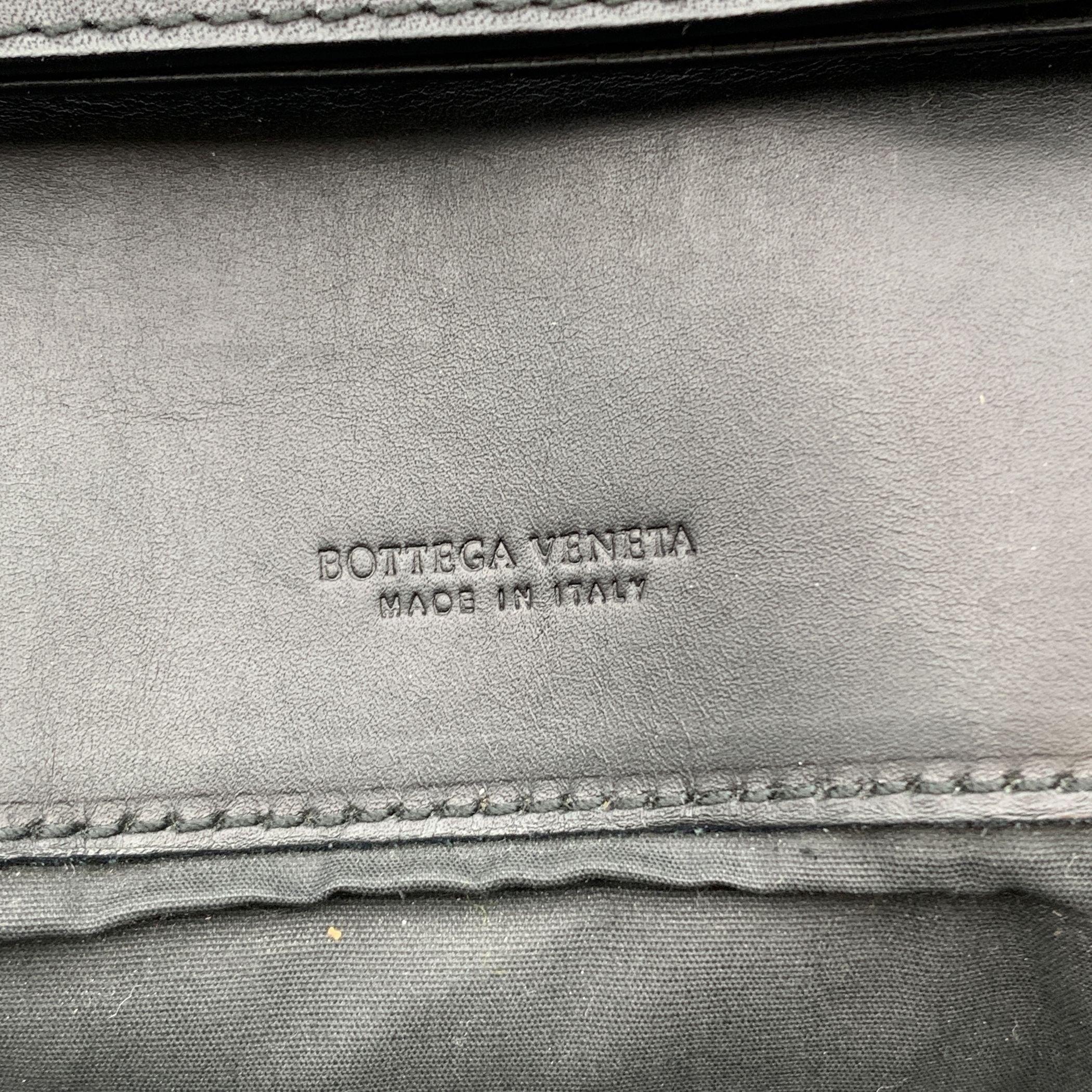 Bottega Veneta Black Intrecciato Leather Slide Lock Clutch Wrist Bag For Sale 2