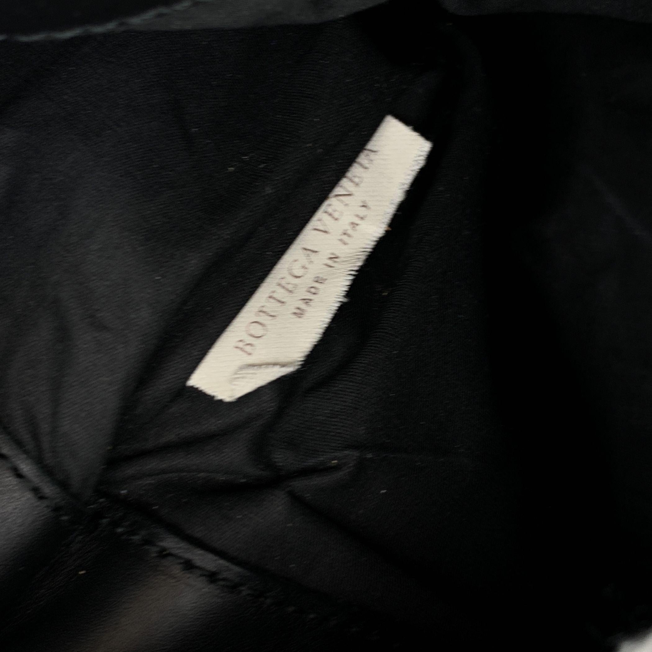 Bottega Veneta Black Intrecciato Leather Slide Lock Clutch Wrist Bag For Sale 3