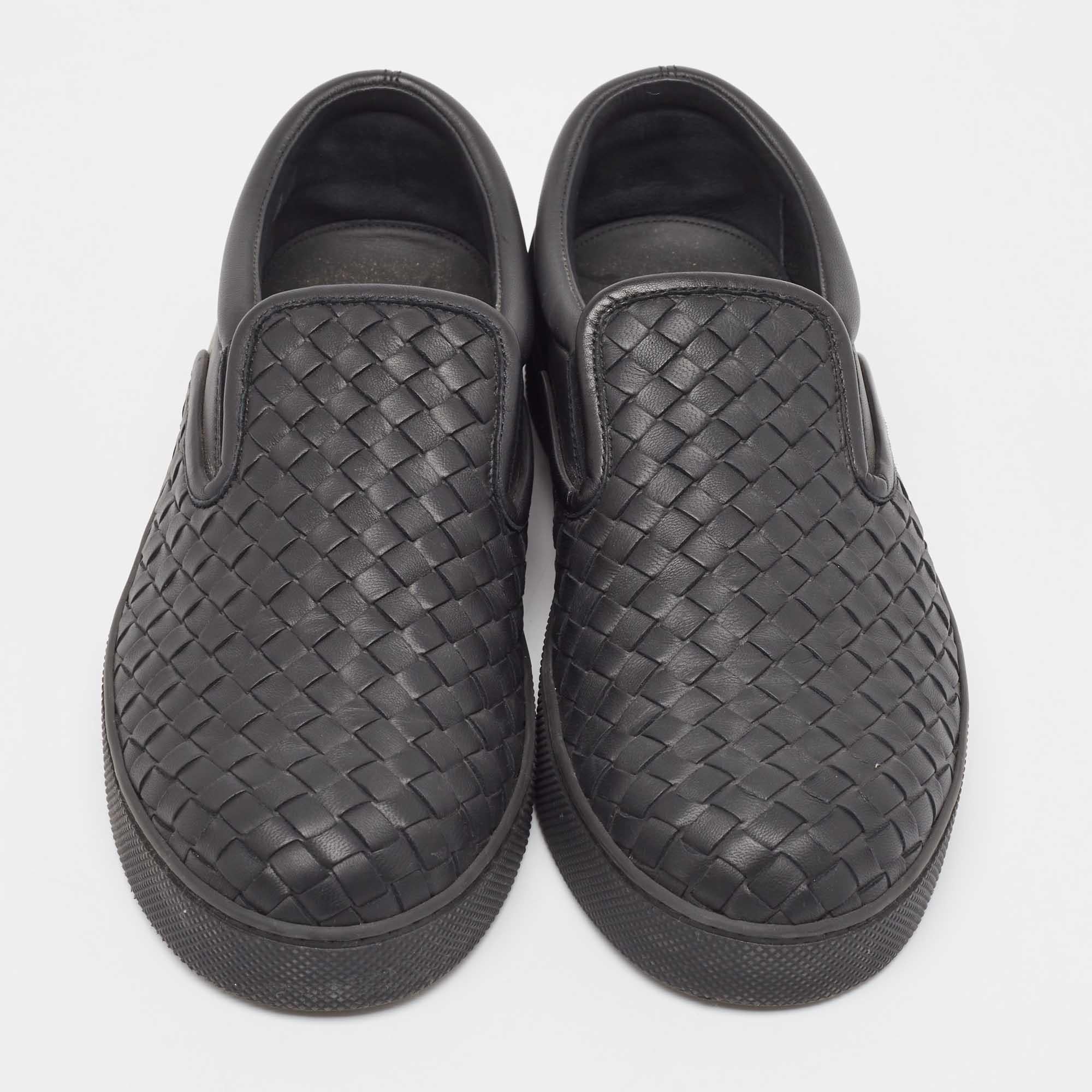 Give your outfit a luxe update with this pair of Bottega Veneta sneakers. The shoes are sewn perfectly to help you make a statement in them for a long time.

Includes: Original Dustbag

