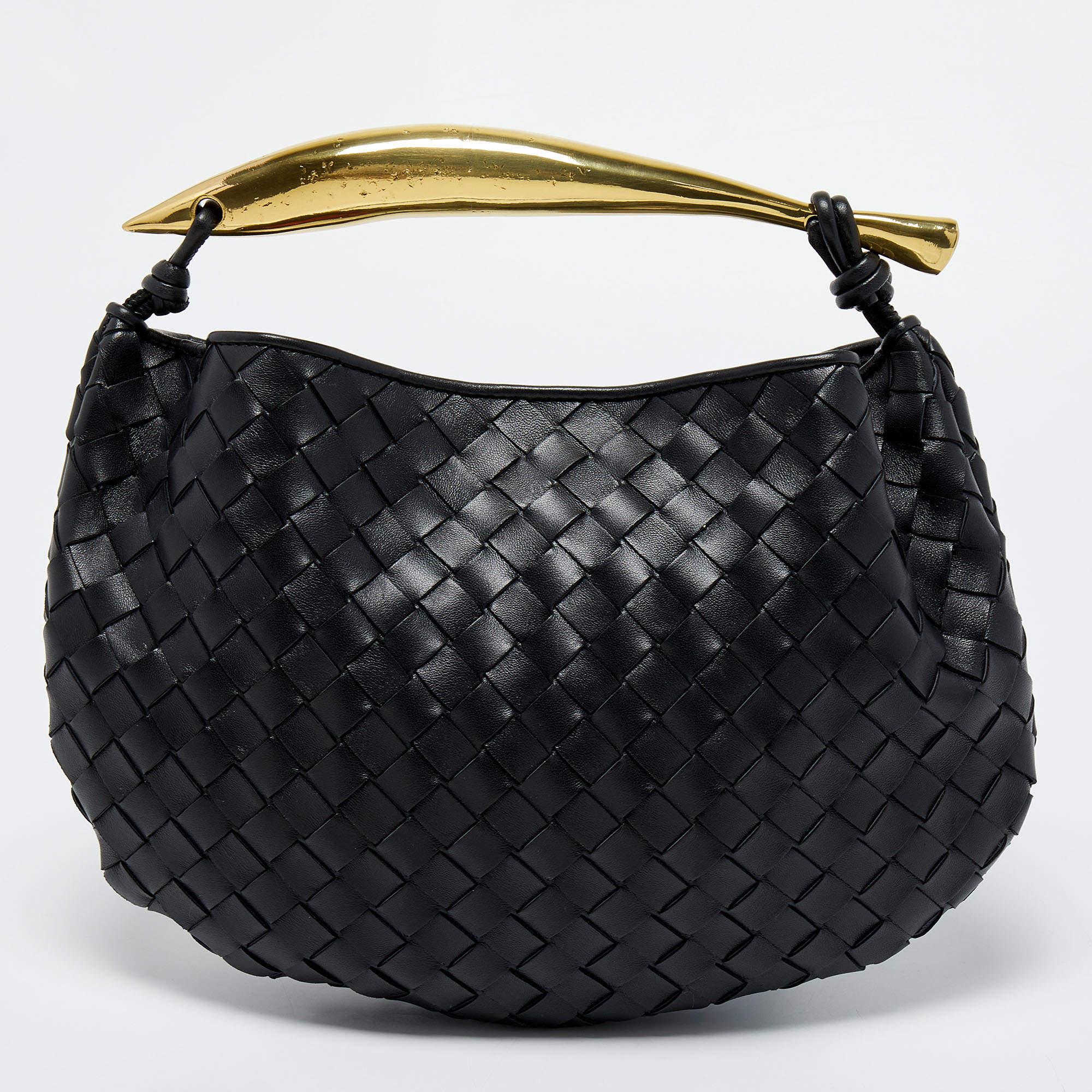 This hobo from Bottega Veneta has been designed to be a worthy style companion! Crafted from Intrecciato leather, the bag features a spacious interior and a gold-tone handle.

Includes: Original Dustbag, Info Booklet
