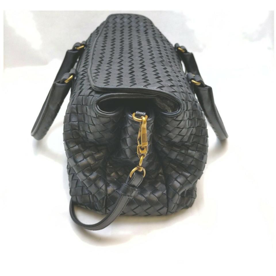 Bottega Veneta Black Intrecciato Leather Woven Boston Duffle Bag with Strap In Good Condition In Dix hills, NY