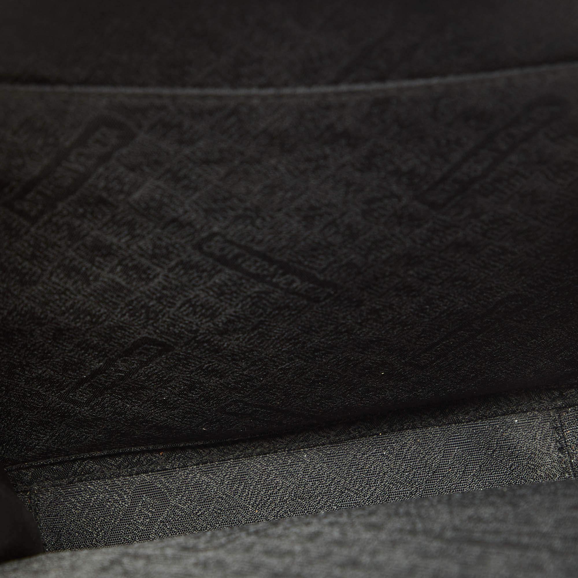 Bottega Veneta Black Intrecciato Leather Zip Messenger Bag In Good Condition In Dubai, Al Qouz 2