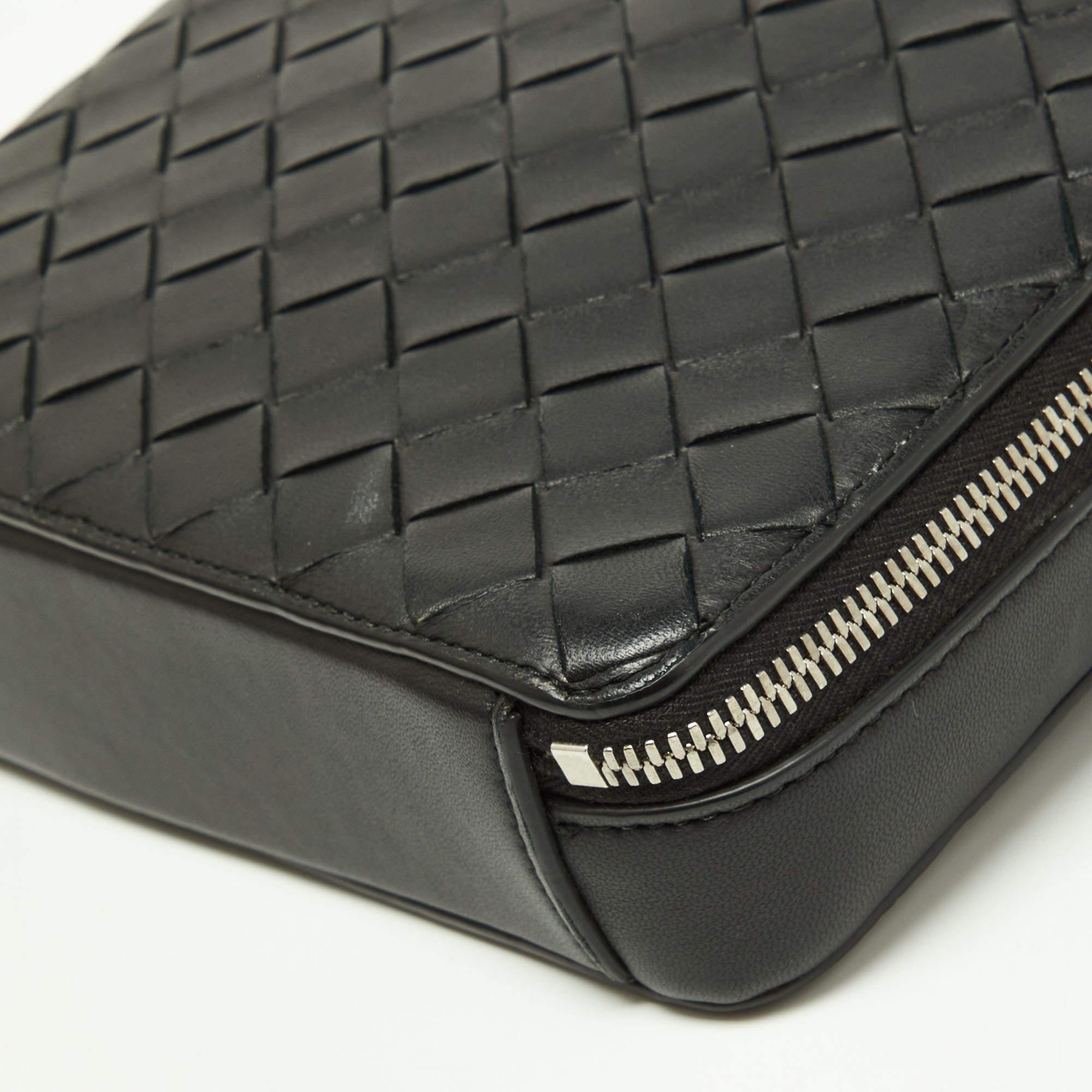 Bottega Veneta Black Intrecciato Leather Zip Messenger Bag 2