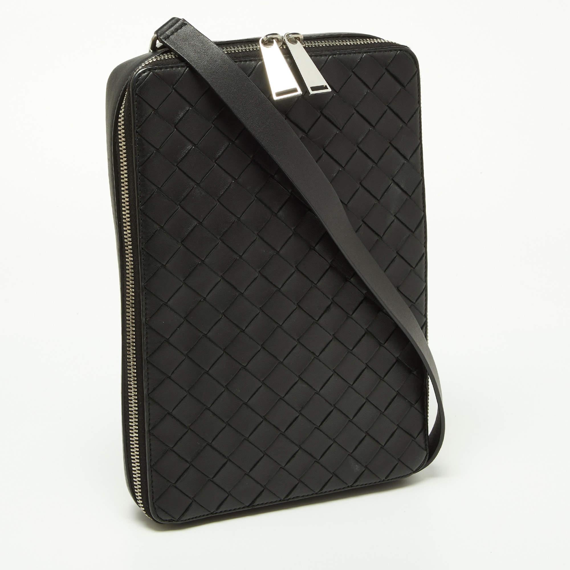 Bottega Veneta Black Intrecciato Leather Zip Messenger Bag 4
