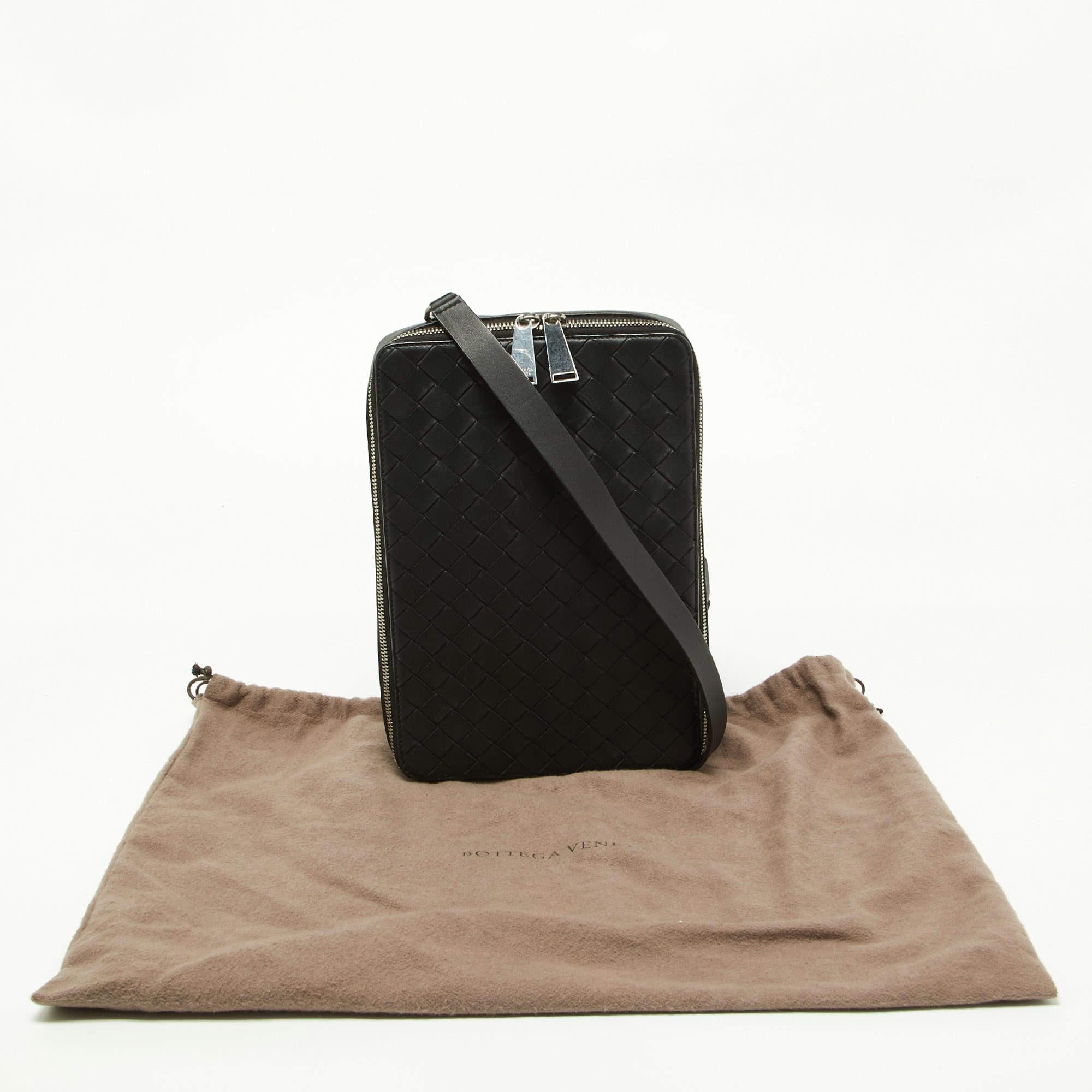 Bottega Veneta Black Intrecciato Leather Zip Messenger Bag 5
