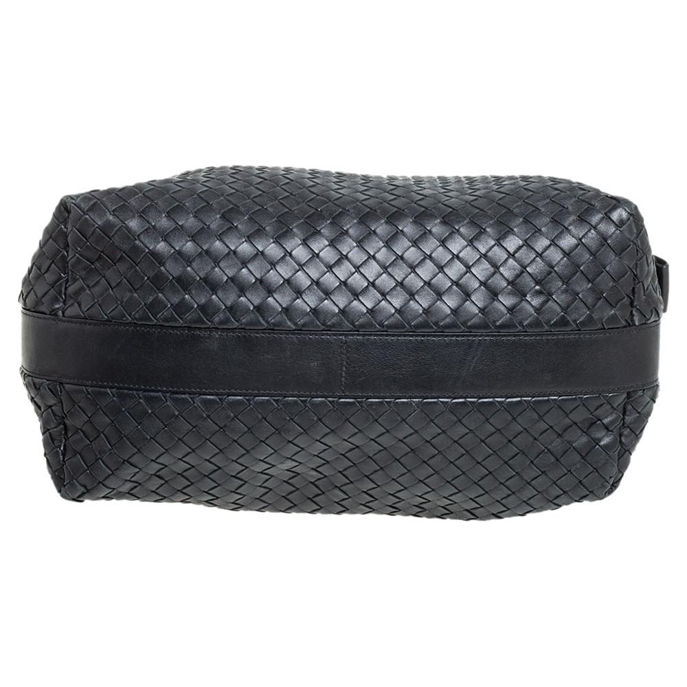 Hobo aus schwarzem Intrecciato-Leder mit Reißverschluss von Bottega Veneta 1