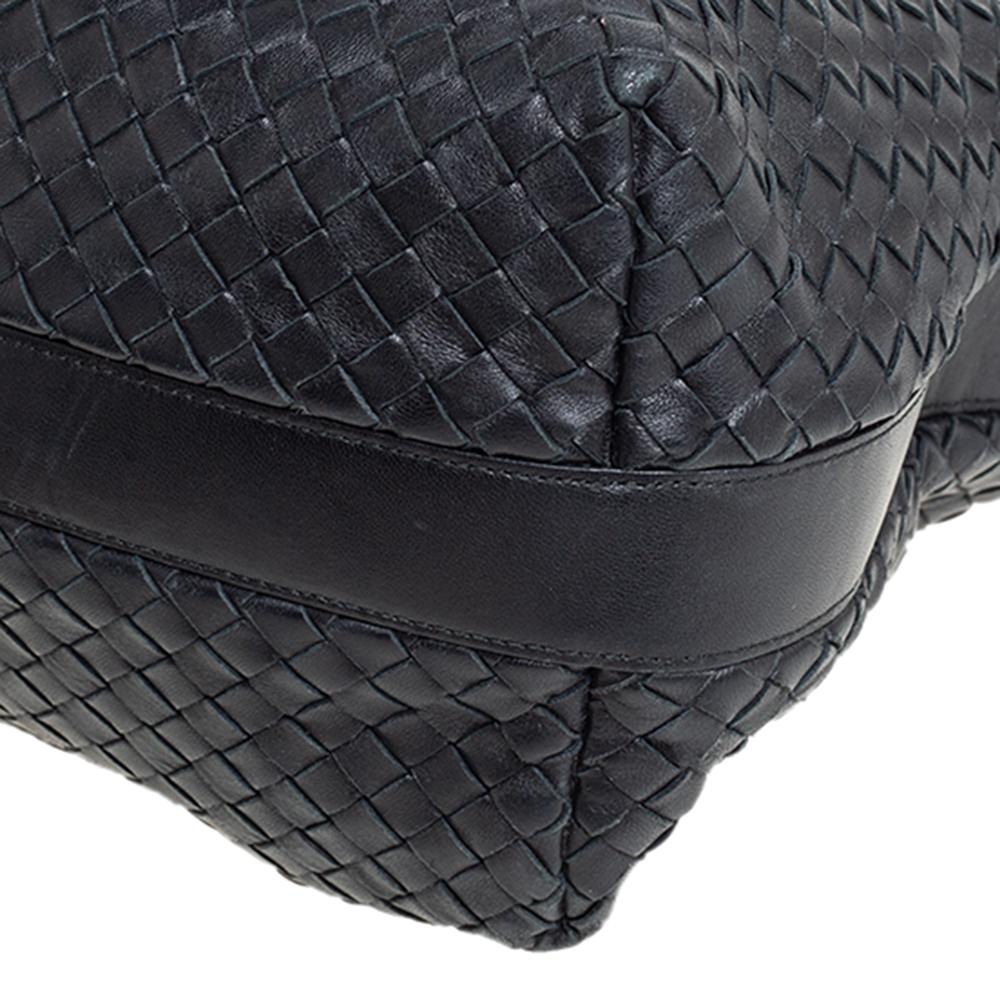 Hobo aus schwarzem Intrecciato-Leder mit Reißverschluss von Bottega Veneta 3