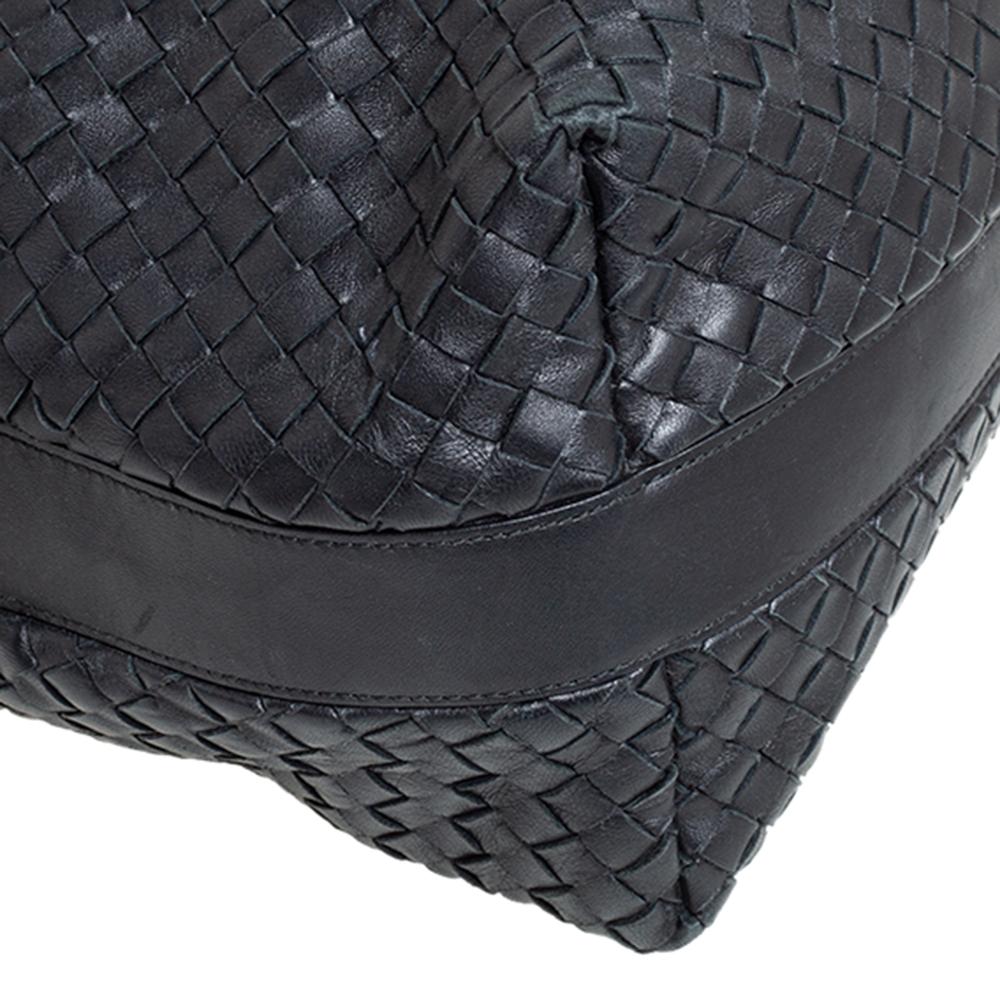 Hobo aus schwarzem Intrecciato-Leder mit Reißverschluss von Bottega Veneta 4