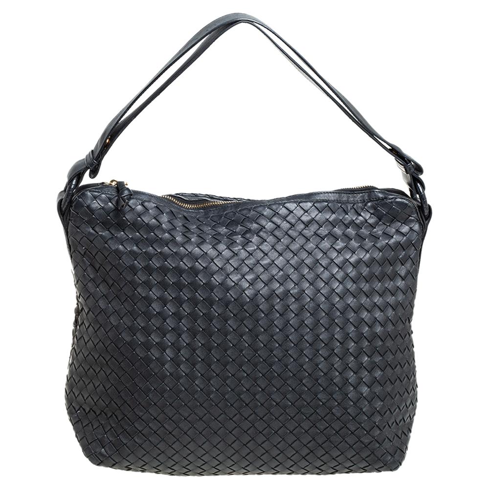 Hobo aus schwarzem Intrecciato-Leder mit Reißverschluss von Bottega Veneta