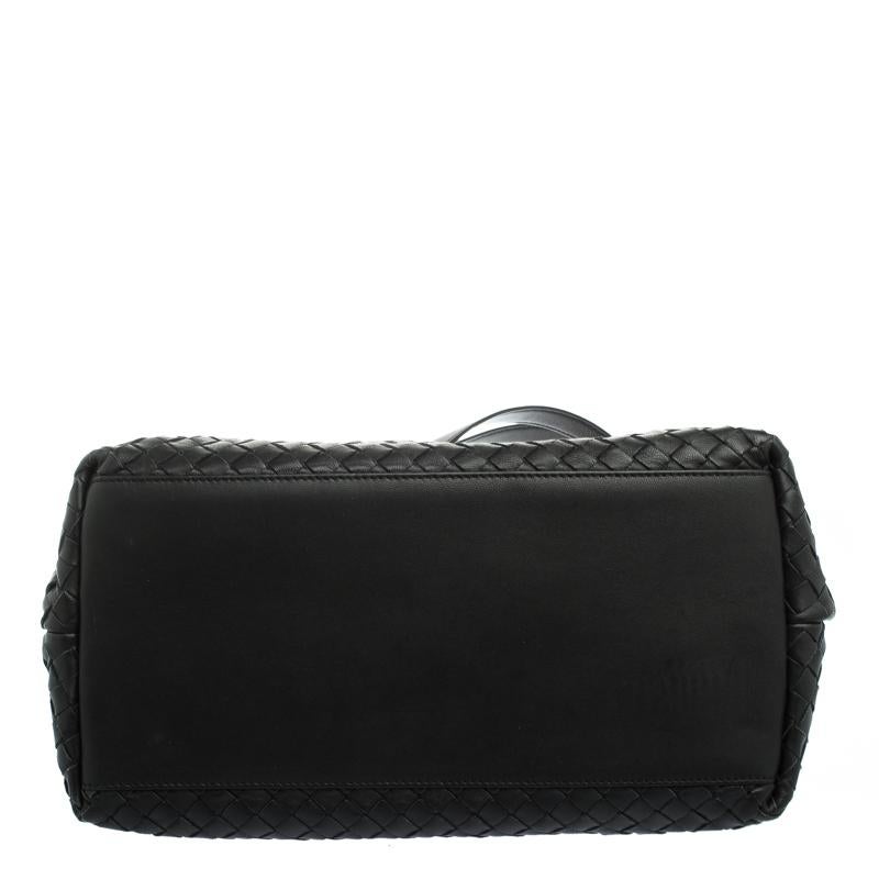 Bottega Veneta Black Intrecciato Nappa Leather Medium Top Handle Bag In Excellent Condition In Dubai, Al Qouz 2