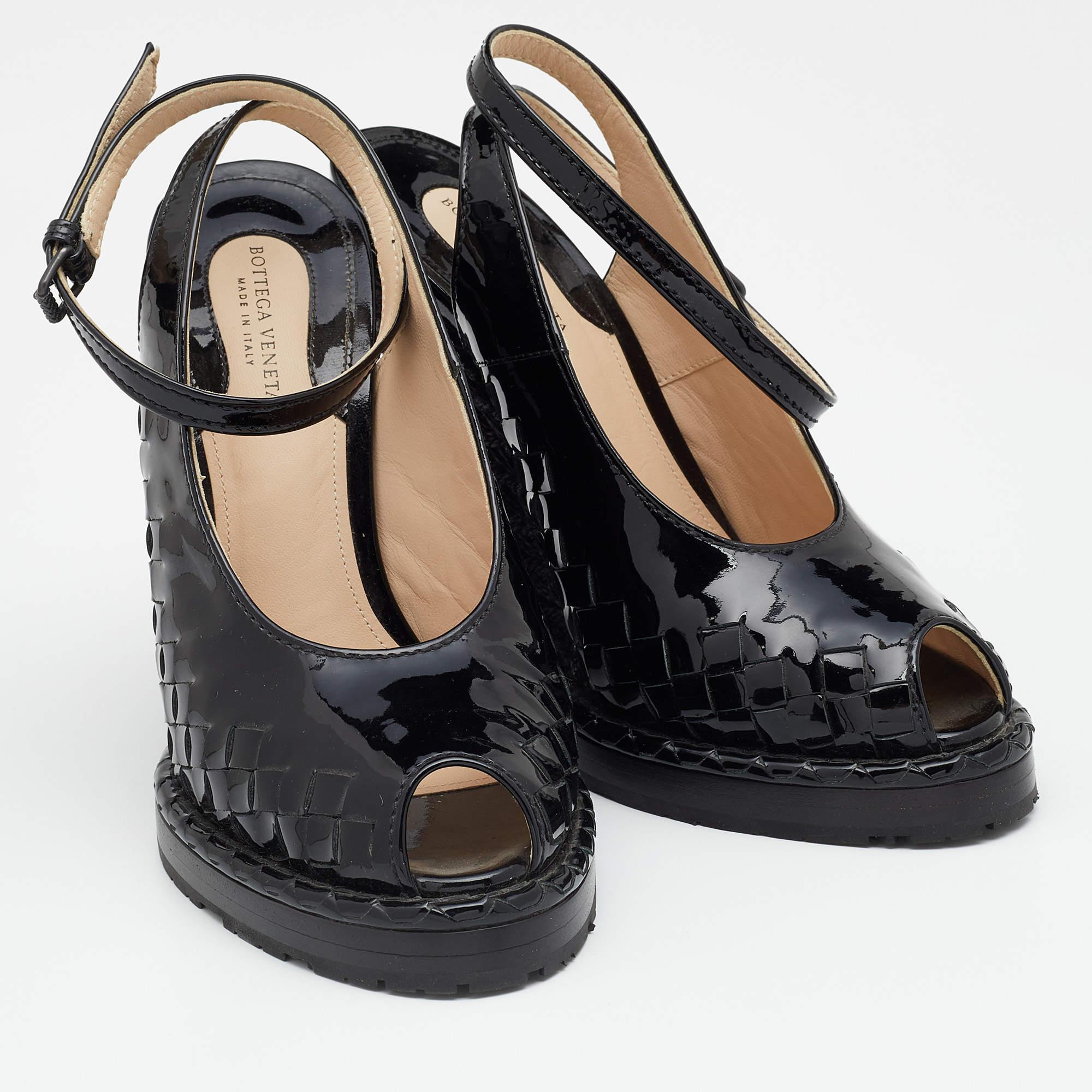 Bottega Veneta Black Intrecciato Patent Leather Wedge Sandals Size 38 For Sale 1