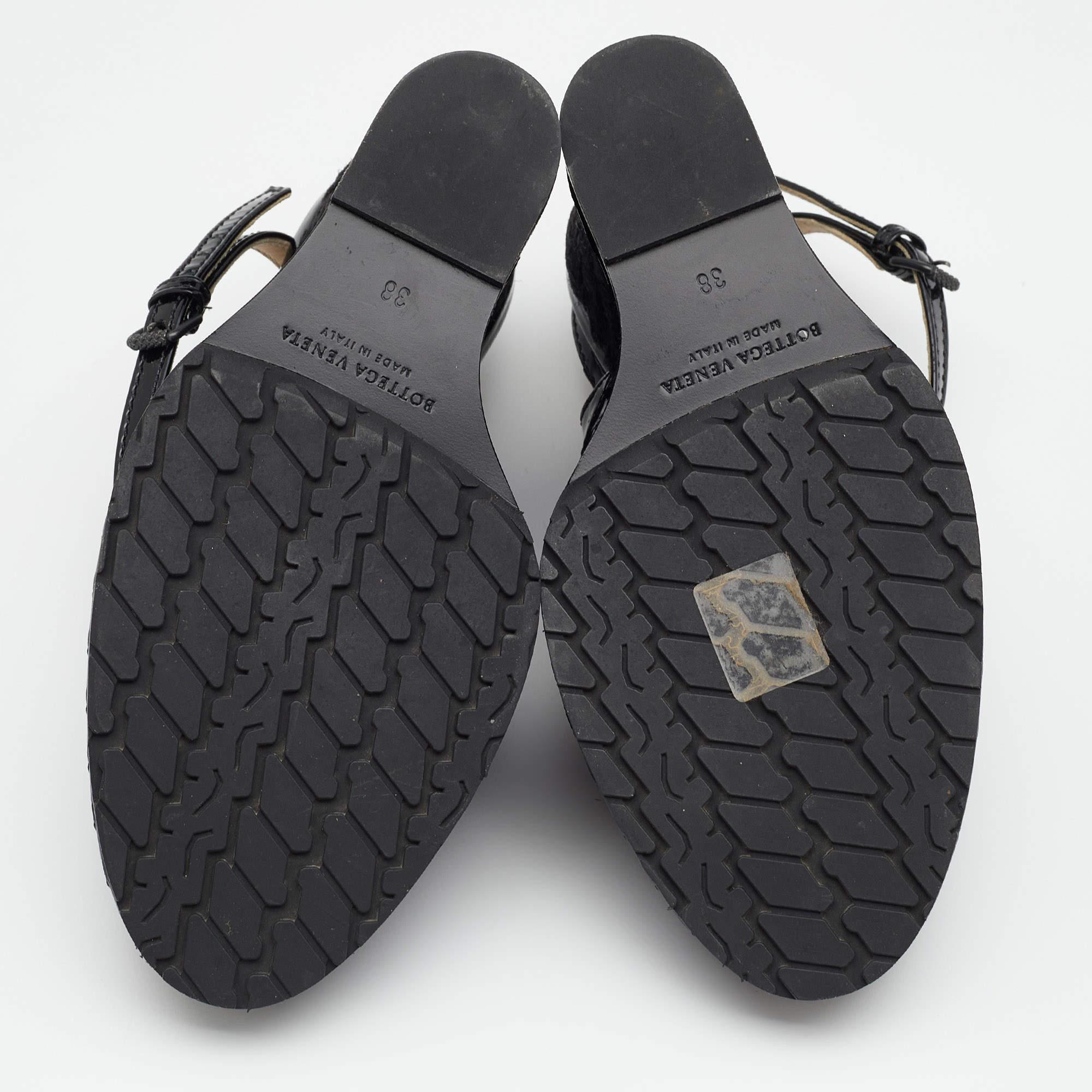 Bottega Veneta Black Intrecciato Patent Leather Wedge Sandals Size 38 For Sale 5