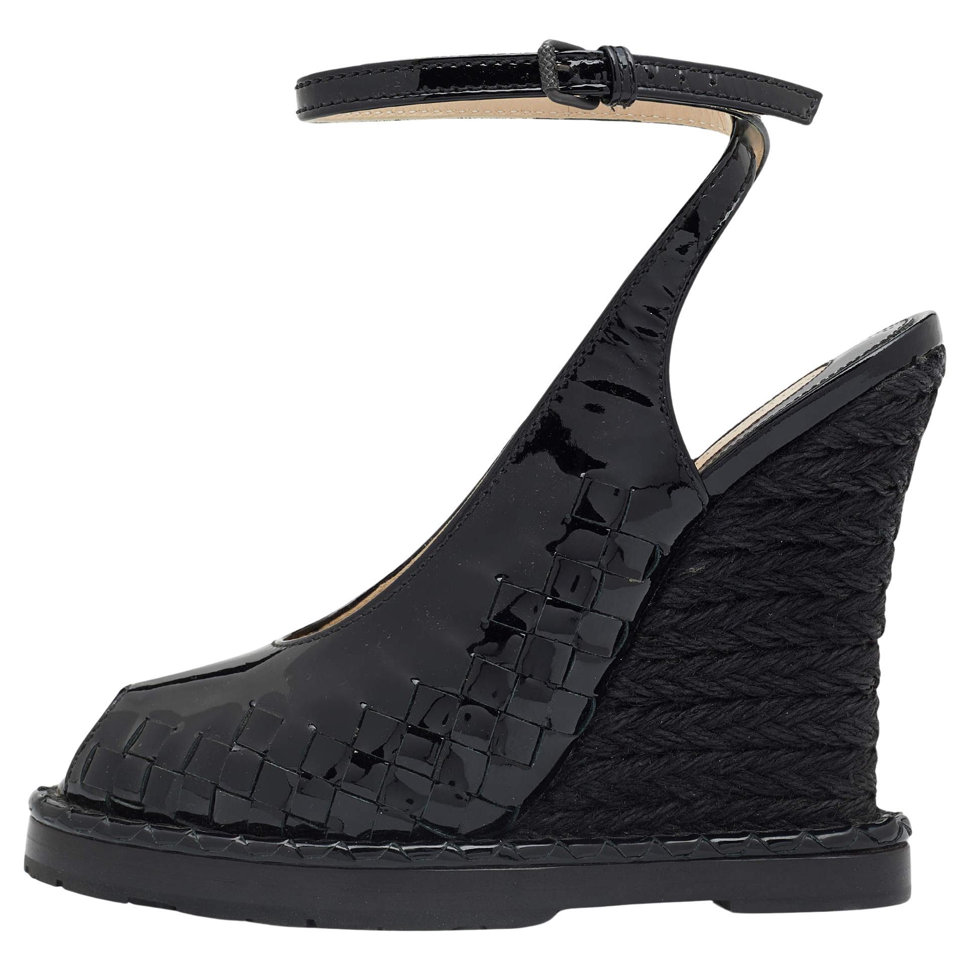Bottega Veneta Black Intrecciato Patent Leather Wedge Sandals Size 38 For Sale