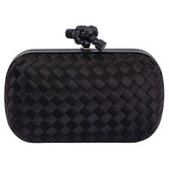 BOTTEGA VENETA schwarze Intrecciato Satin KNOT SMALL Clutch Bag