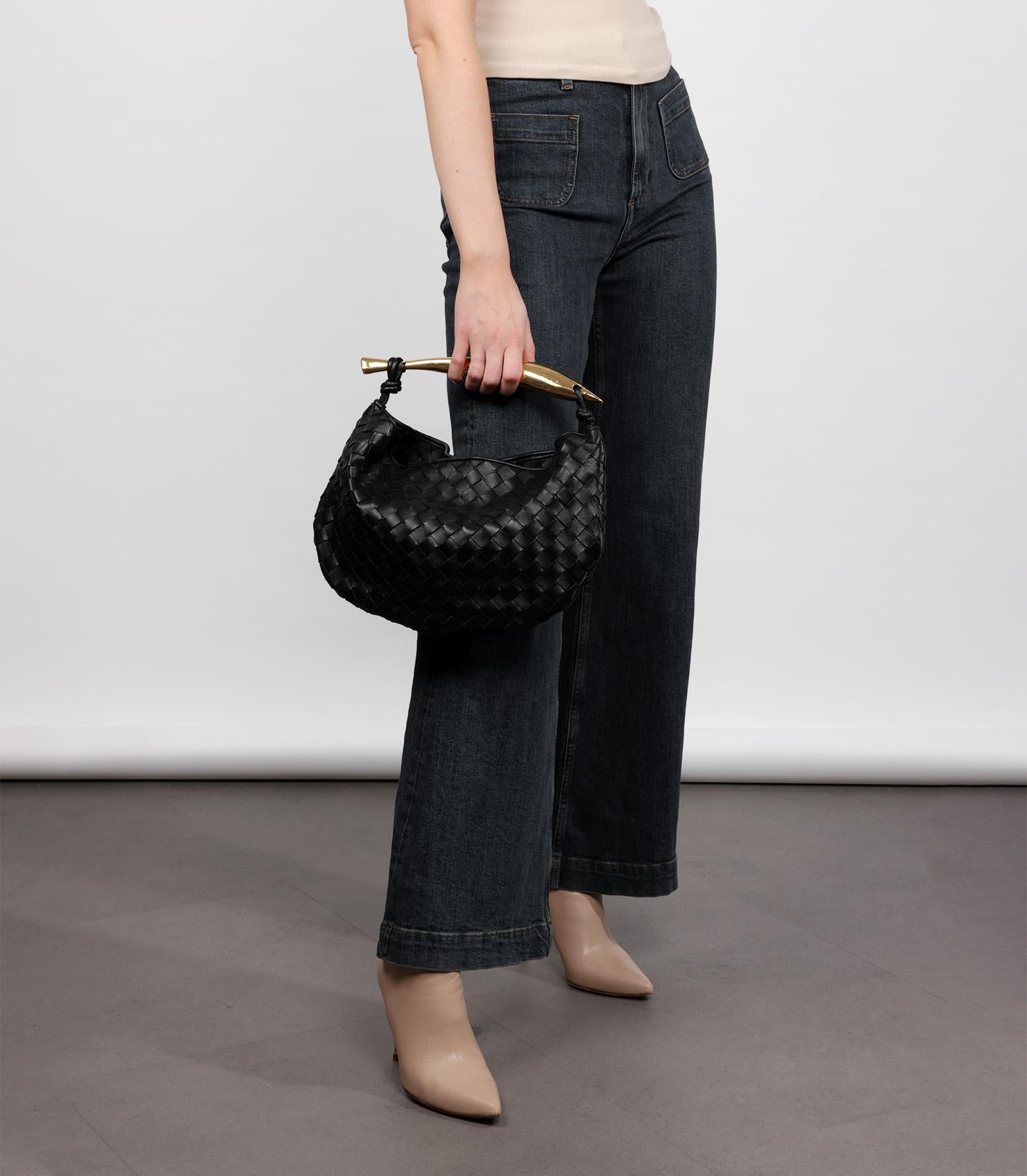 Bottega Veneta Bolso Sardina Pequeño Piel de Becerro Tejida Intrecciato Negro

Marca- Bottega Veneta
Model- Bolsa de sardinas pequeña
Tipo de producto- Tote
Número de serie- A0*********
Edad- Alrededor de 2023
Acompañado de: bolsa guardapolvo