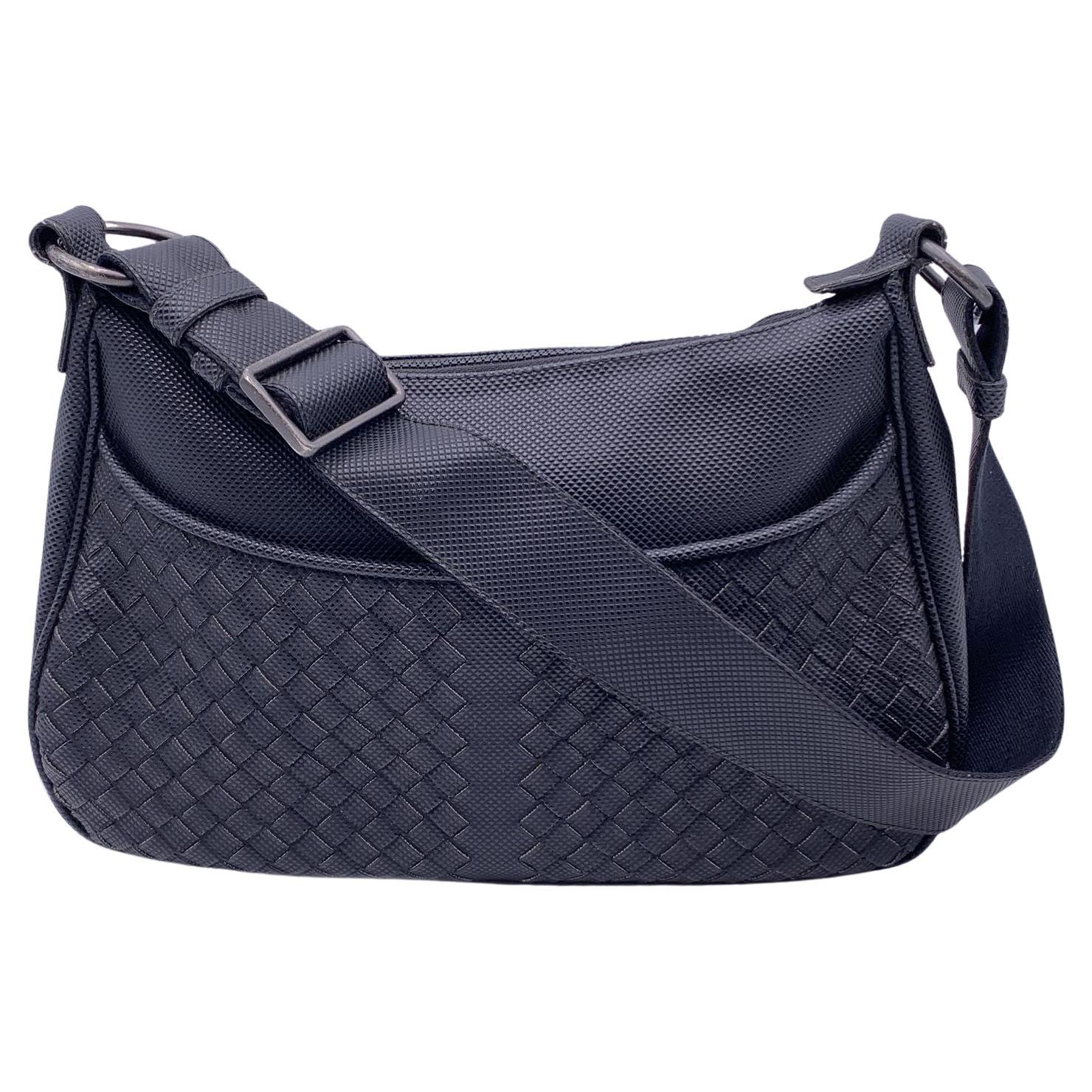 Bottega Veneta Black Intrecciato Woven Canvas Shoulder Bag im Angebot