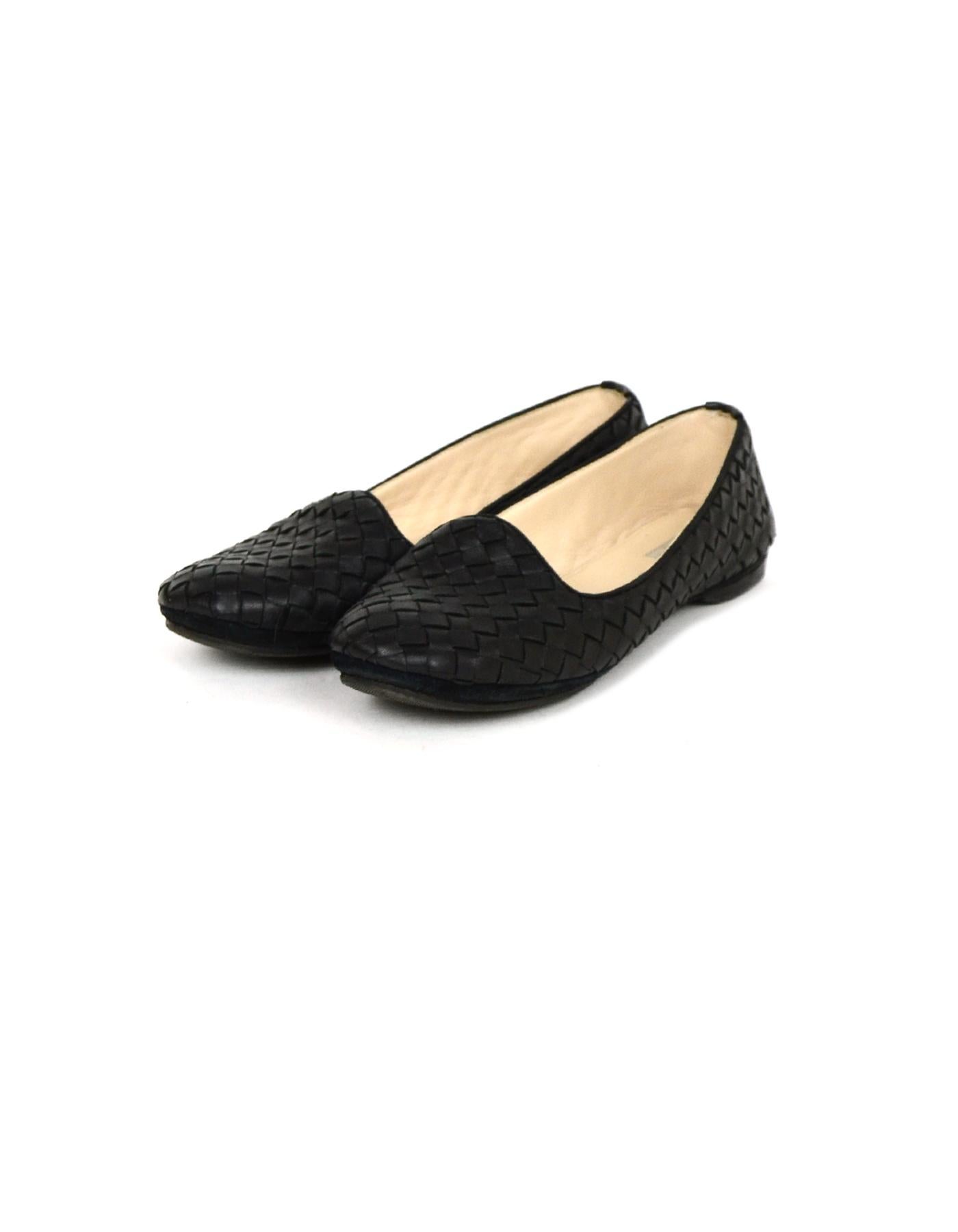 Bottega Veneta Black Intrecciato Woven Leather Loafers sz 36.5

Made In: Italy
Color: Black 
Materials: Leather
Closure/Opening: Slip on
Overall Condition: Excellent pre-owned condition, with the exception of light wear on interior and